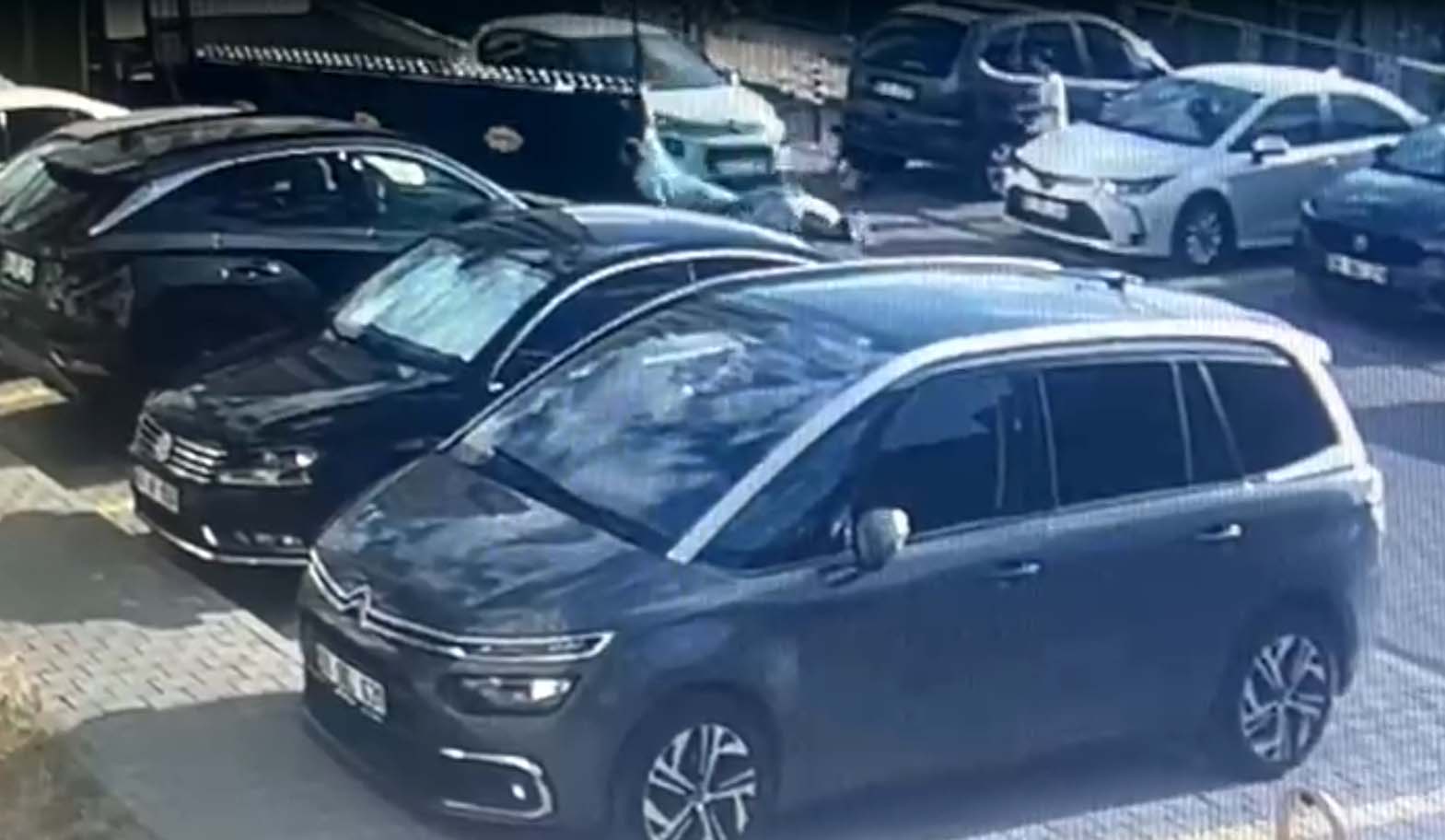 ANKARA - Site girişinde bir çifte çarpan sürücü tutuklandı - Görsel 6