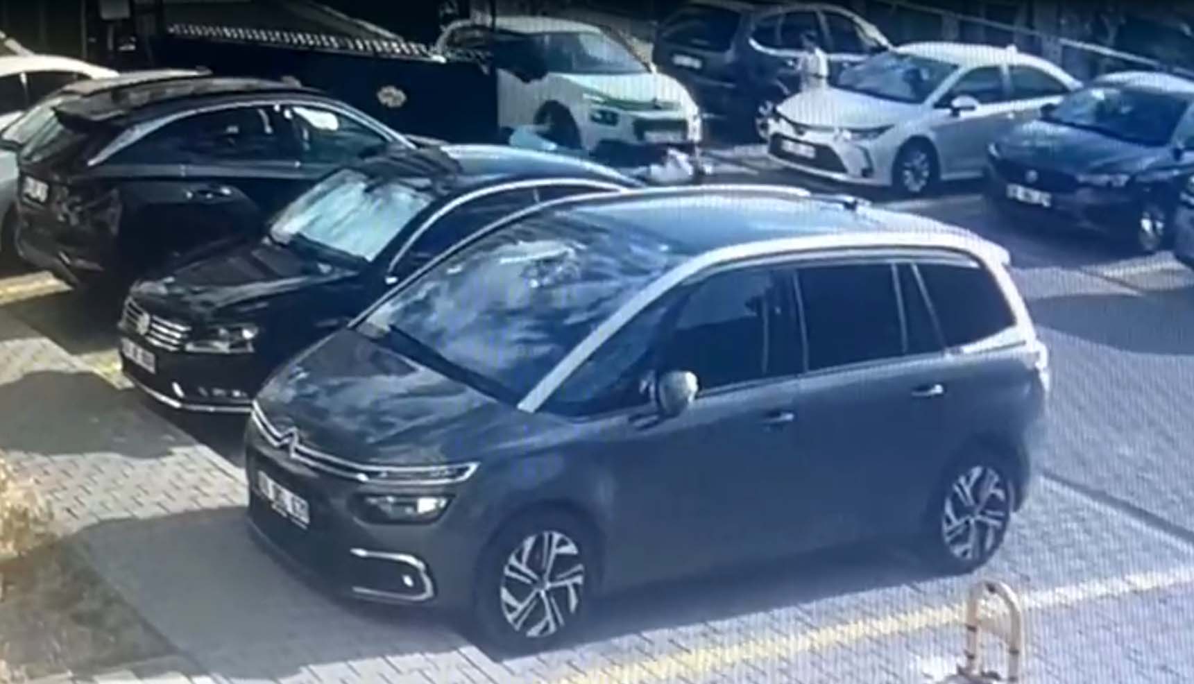 ANKARA - Site girişinde bir çifte çarpan sürücü tutuklandı - Görsel 7