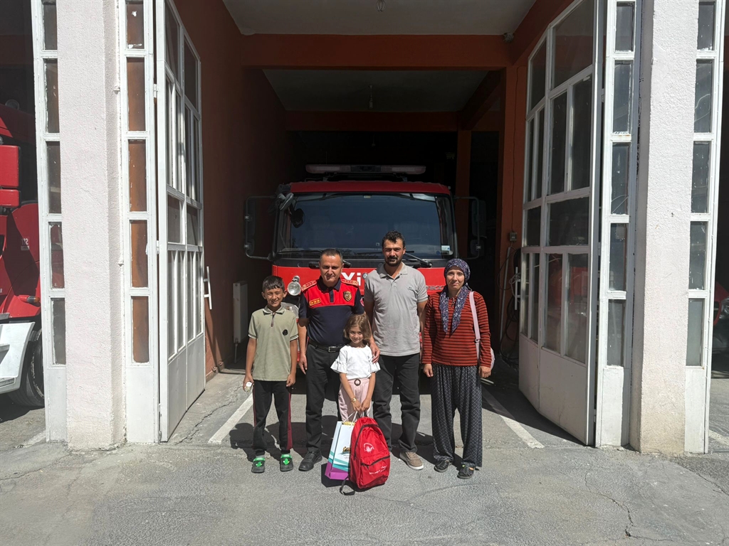 Burdur- Köyü yanmaktan kurtaran 5 yaşındaki Aslı ödüllendirildi - Görsel 2