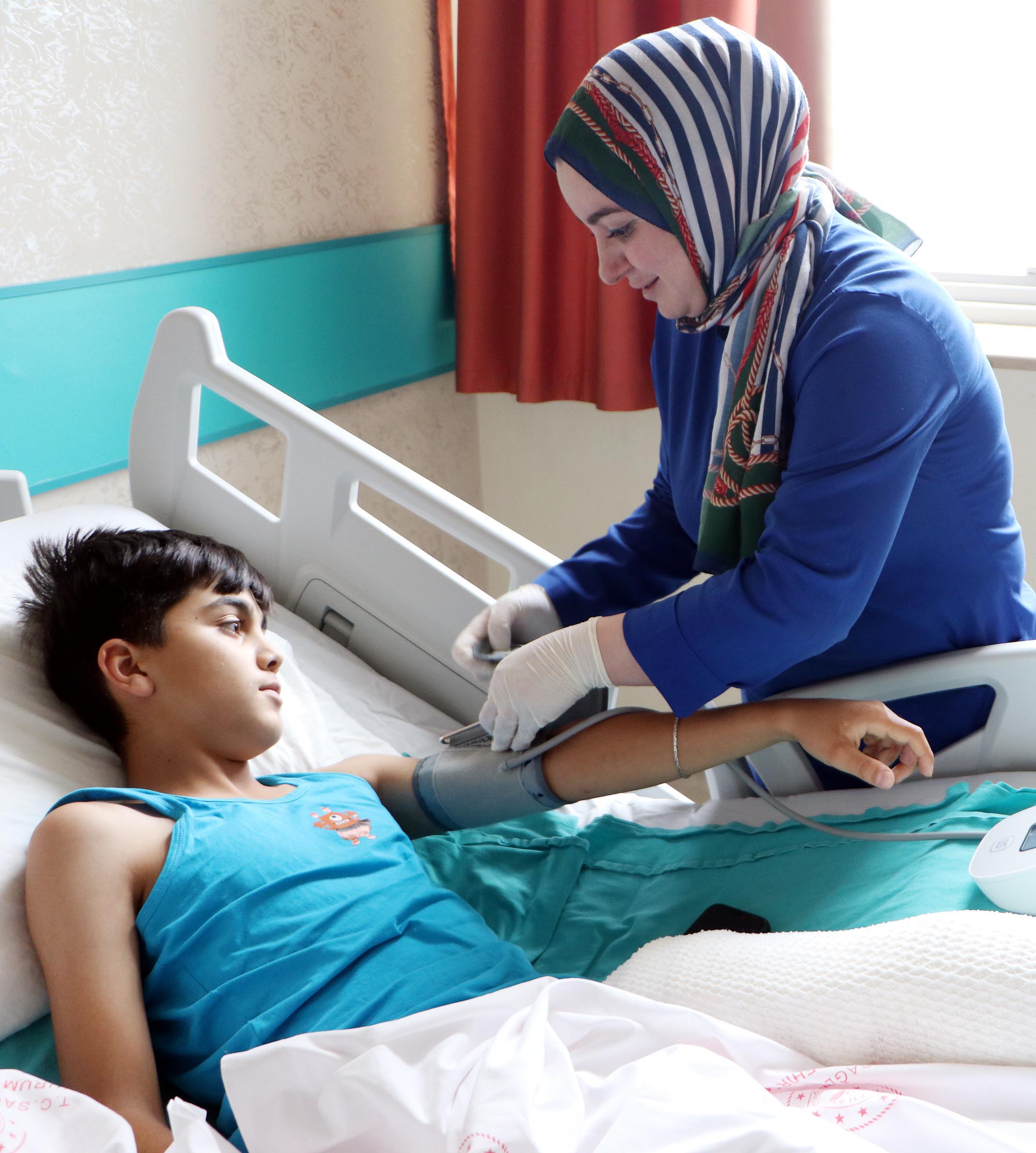  Erzurum'da Şaka yaparken arkadaşını kolonya ile yaktı - Görsel 1