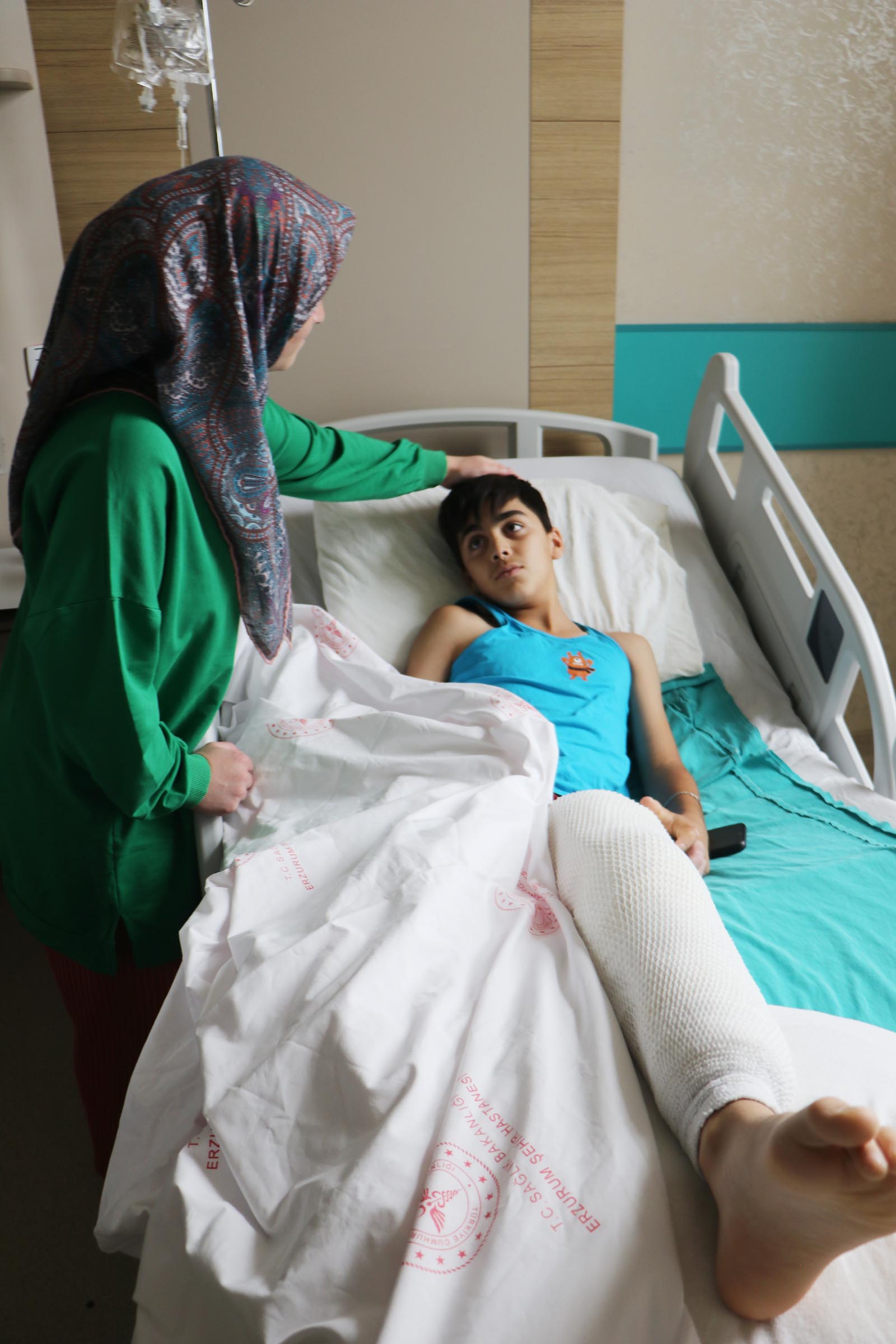  Erzurum'da Şaka yaparken arkadaşını kolonya ile yaktı - Görsel 3