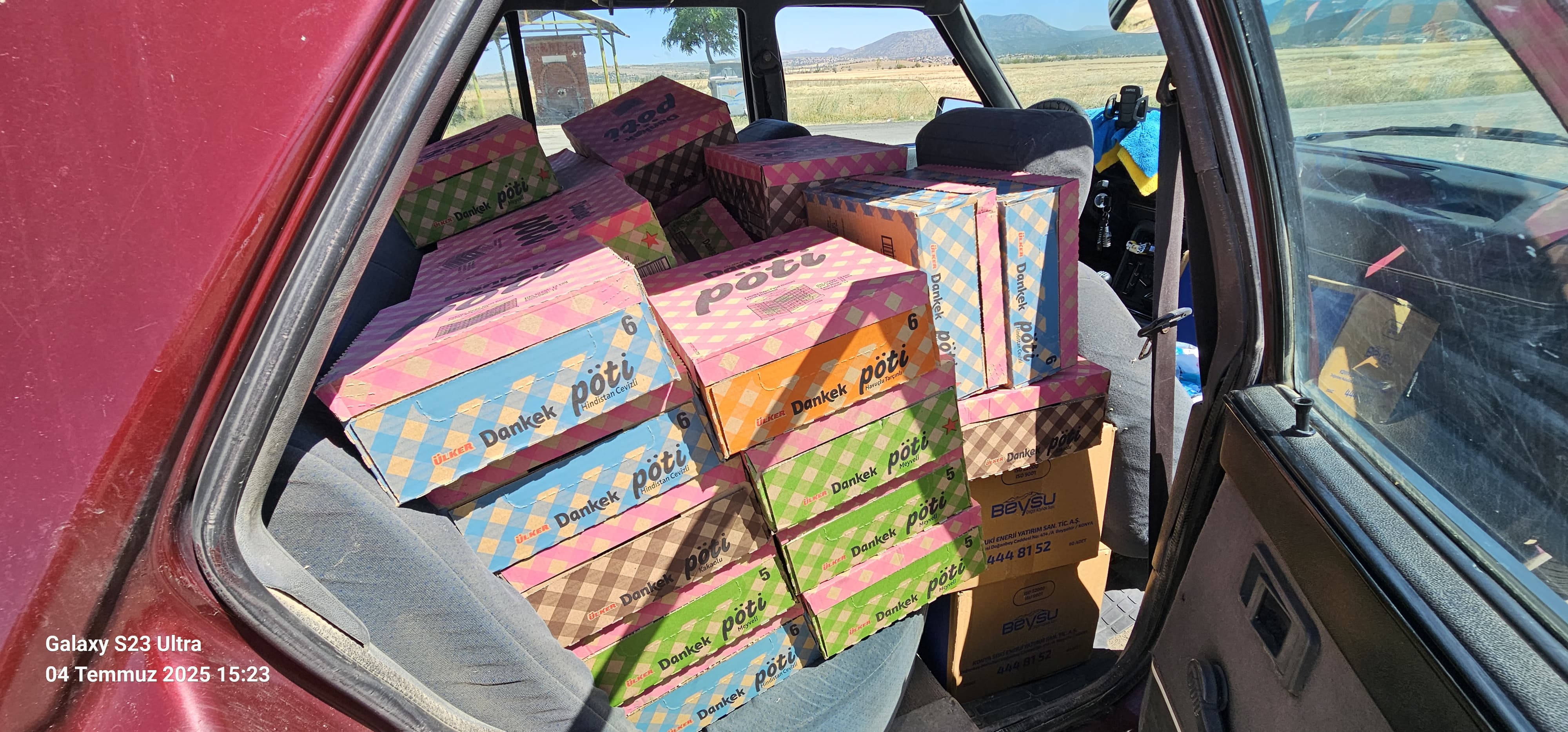  Yurdum İnsanı; Konyalı   Eski  muhtar  İzmir'deki  yangın  görüntülerine  dayanamadı    kendi  aracı ile  tek  başına   yola çıktı   - Görsel 1