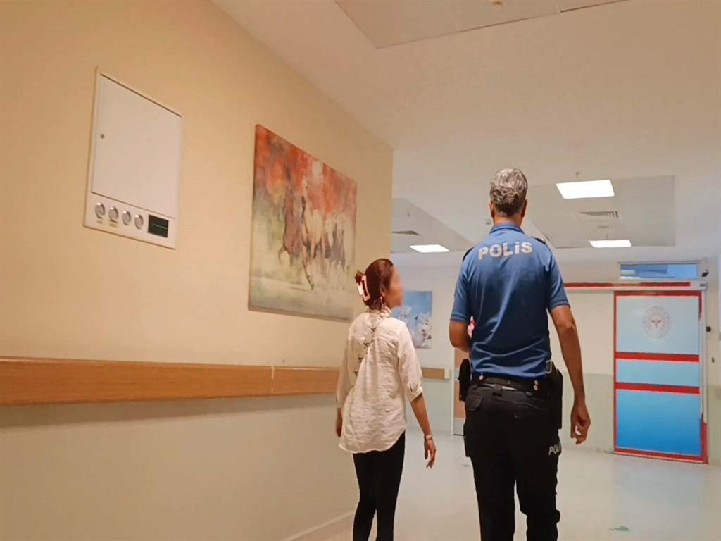 Bursa'da Parkta bıçakladığı kocasını elektrikli bisikletle hastaneye götürdü - Görsel 1