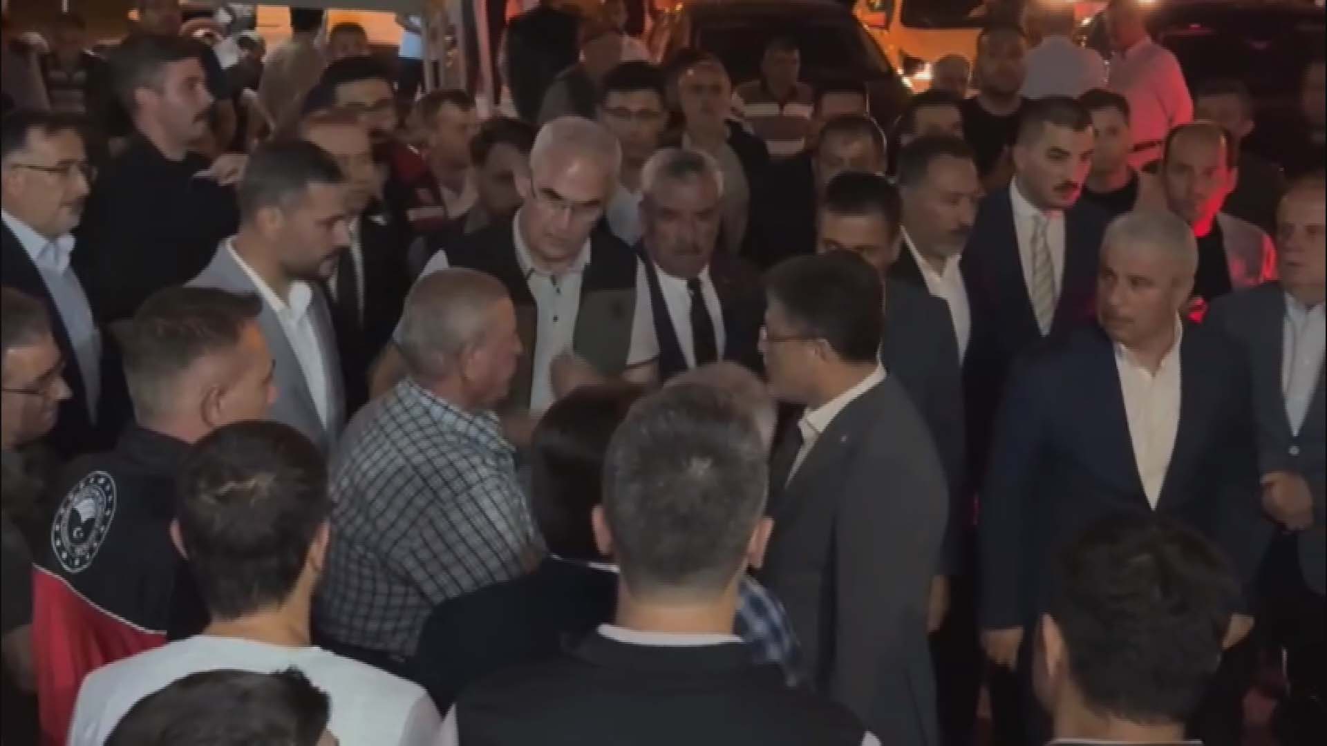 Bakan Yumaklı, şehit dozer operatörünün ailesini ziyaret etti  - Görsel 2