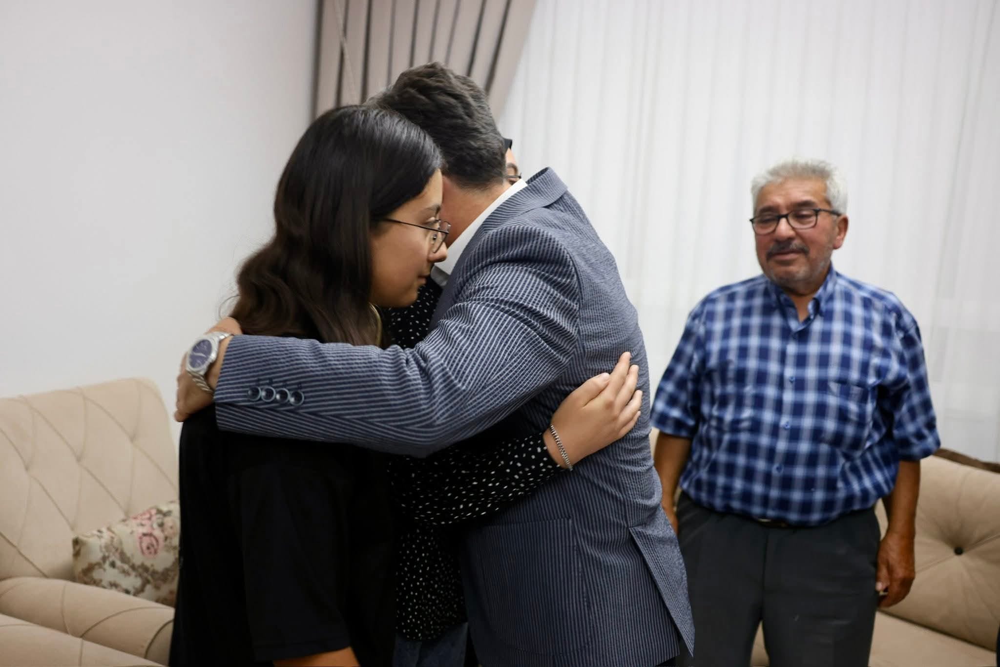 Bakan Yumaklı, şehit dozer operatörünün ailesini ziyaret etti  - Görsel 6