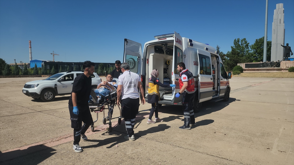 Seydişehir'de hava ambulansı sağlık çalışanı Osman Sünbül  için havalandı - Görsel 1