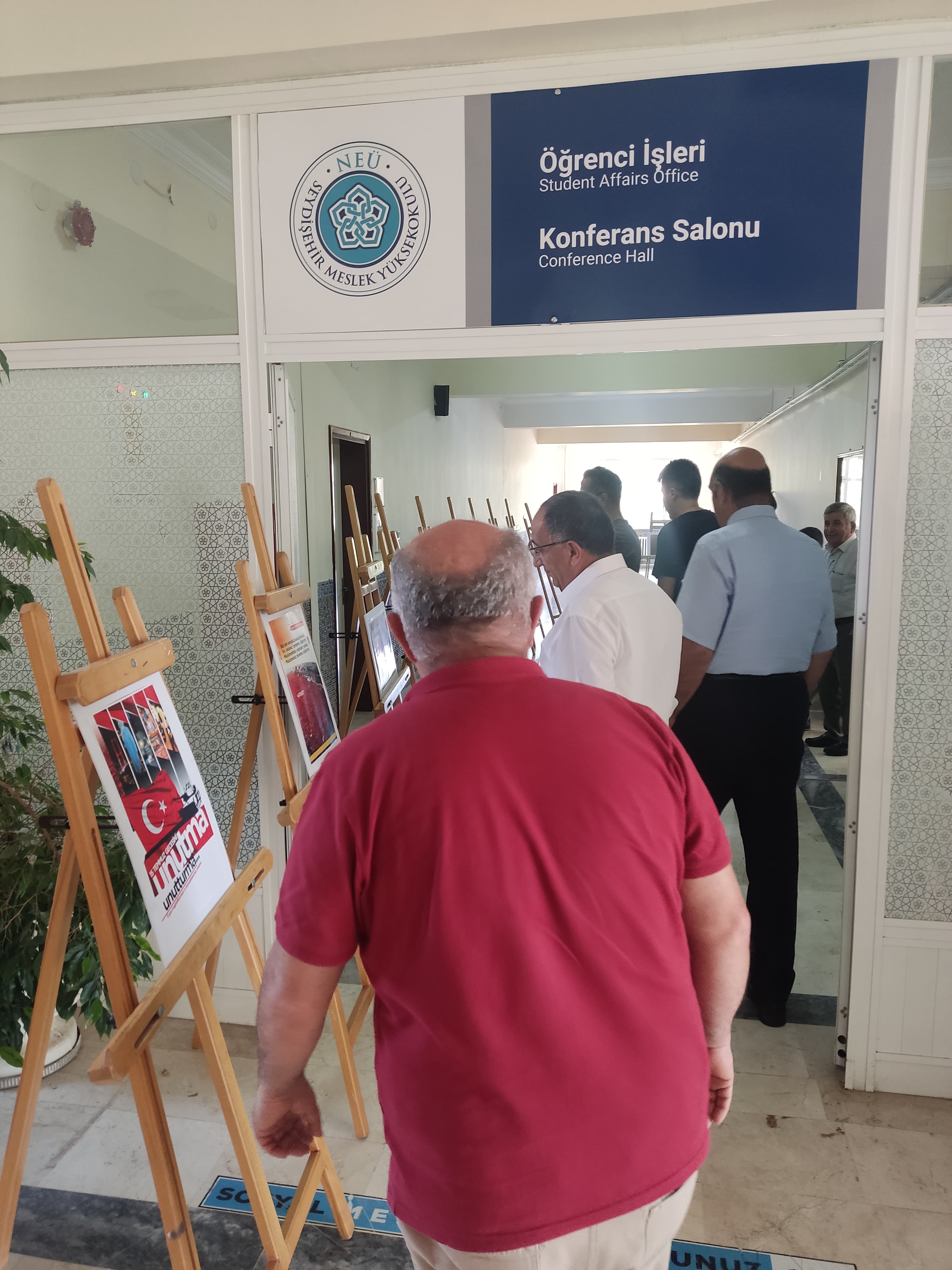 NEÜ Seydişehir MYO'da "15 Temmuz Demokrasi ve Milli Birlik Günü" Fotoğraf Sergisi Açıldı - Görsel 3