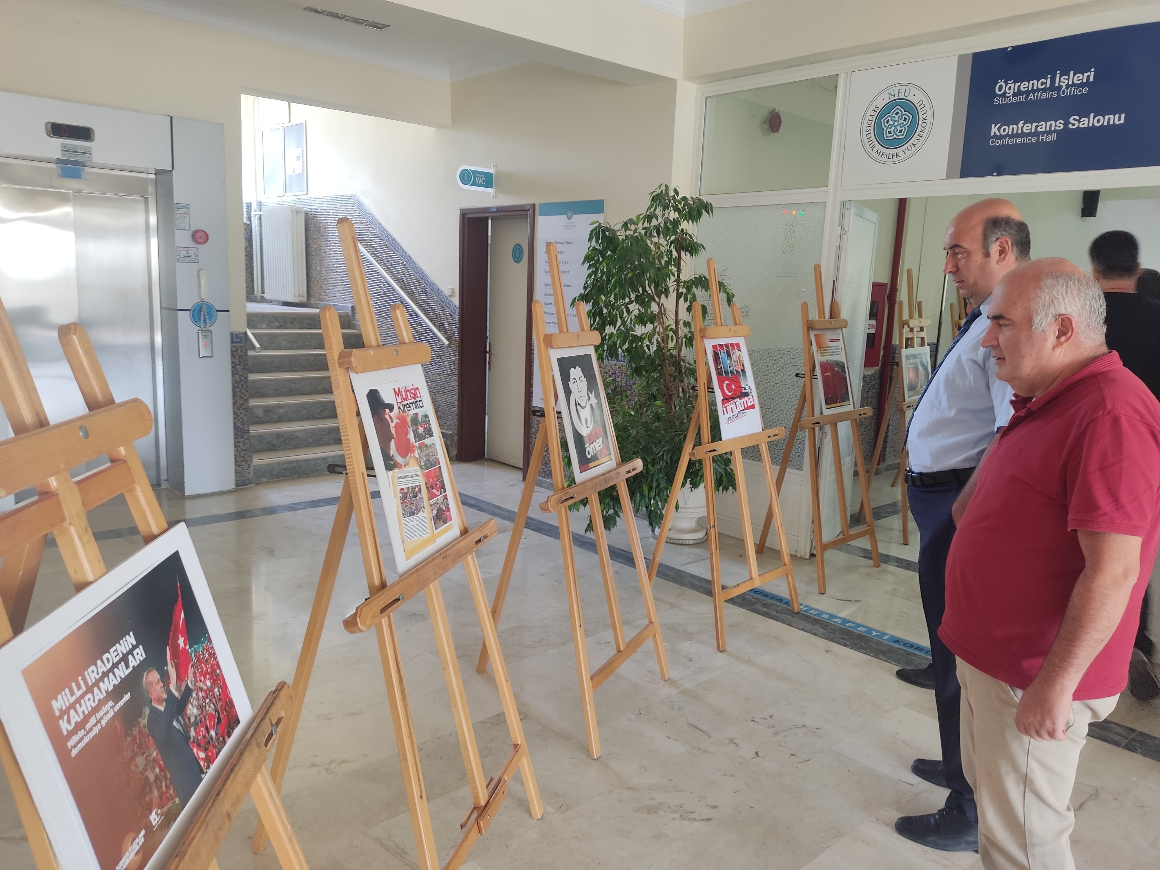 NEÜ Seydişehir MYO'da "15 Temmuz Demokrasi ve Milli Birlik Günü" Fotoğraf Sergisi Açıldı - Görsel 4