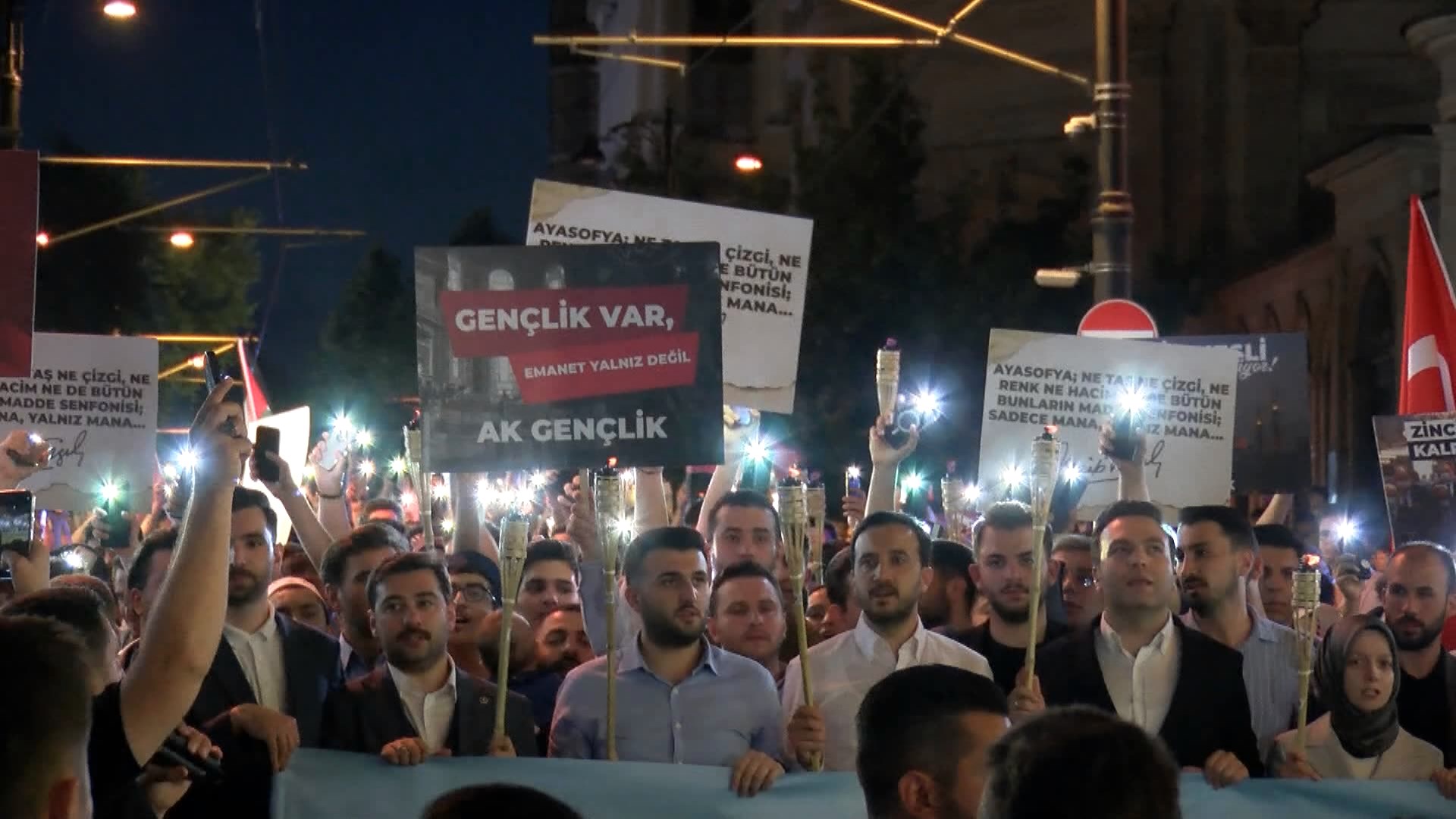 İstanbul- Ayasofya’nın açılışının 5. yıl dönümünde yürüyüş düzenlendi - Görsel 5