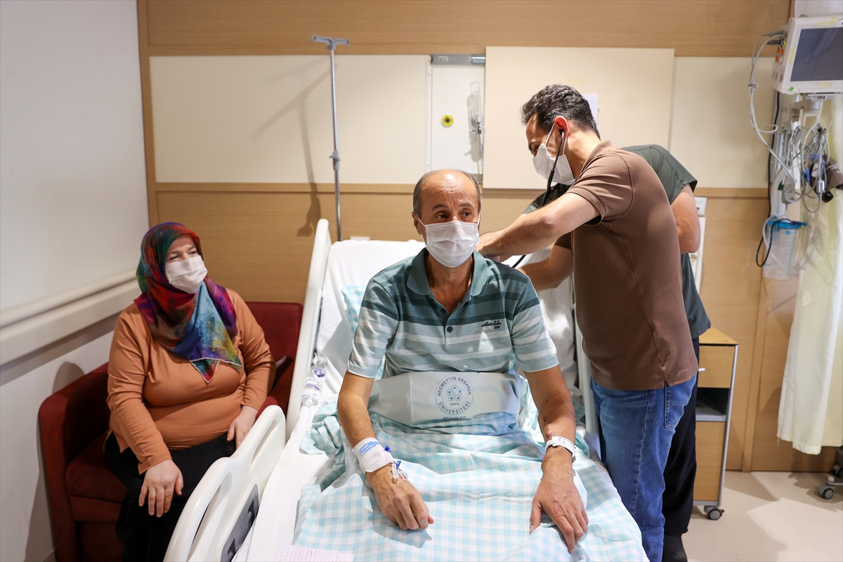 KONYA - Böbrek nakli bekleyen kardeşlerin yüzü bir ay arayla aynı hastanede güldü - Görsel 2