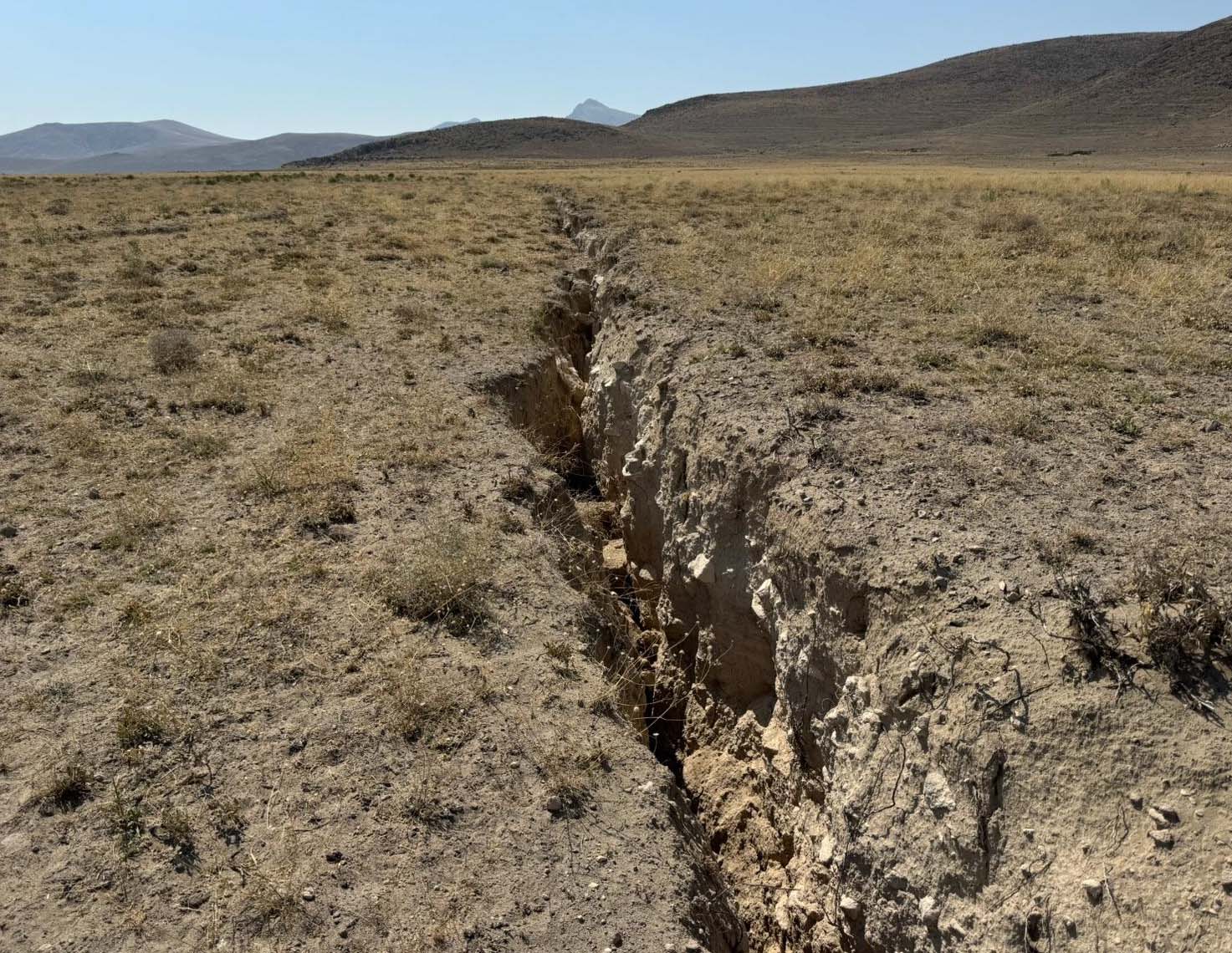 Konya'da yüzey yarıkları, mahalleliyi tedirgin ediyor - Görsel 1