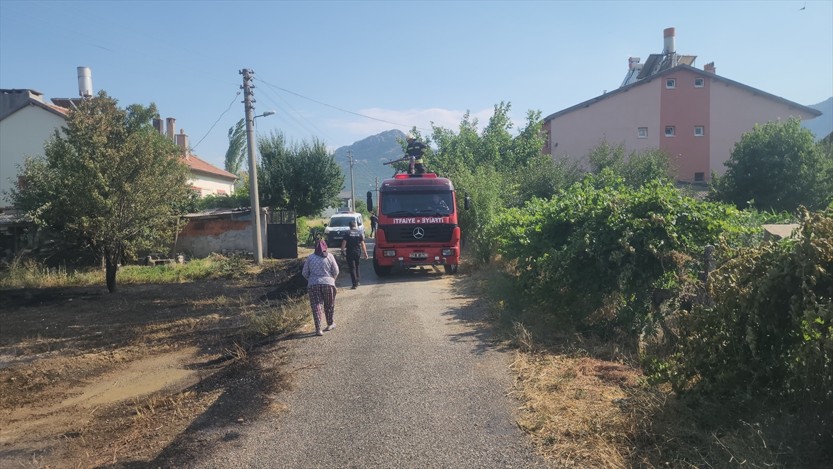 Seydişehir'de Anız Yangını Panik Yarattı: Binalara Sıçramadan Kontrol Altına Alındı - Görsel 7