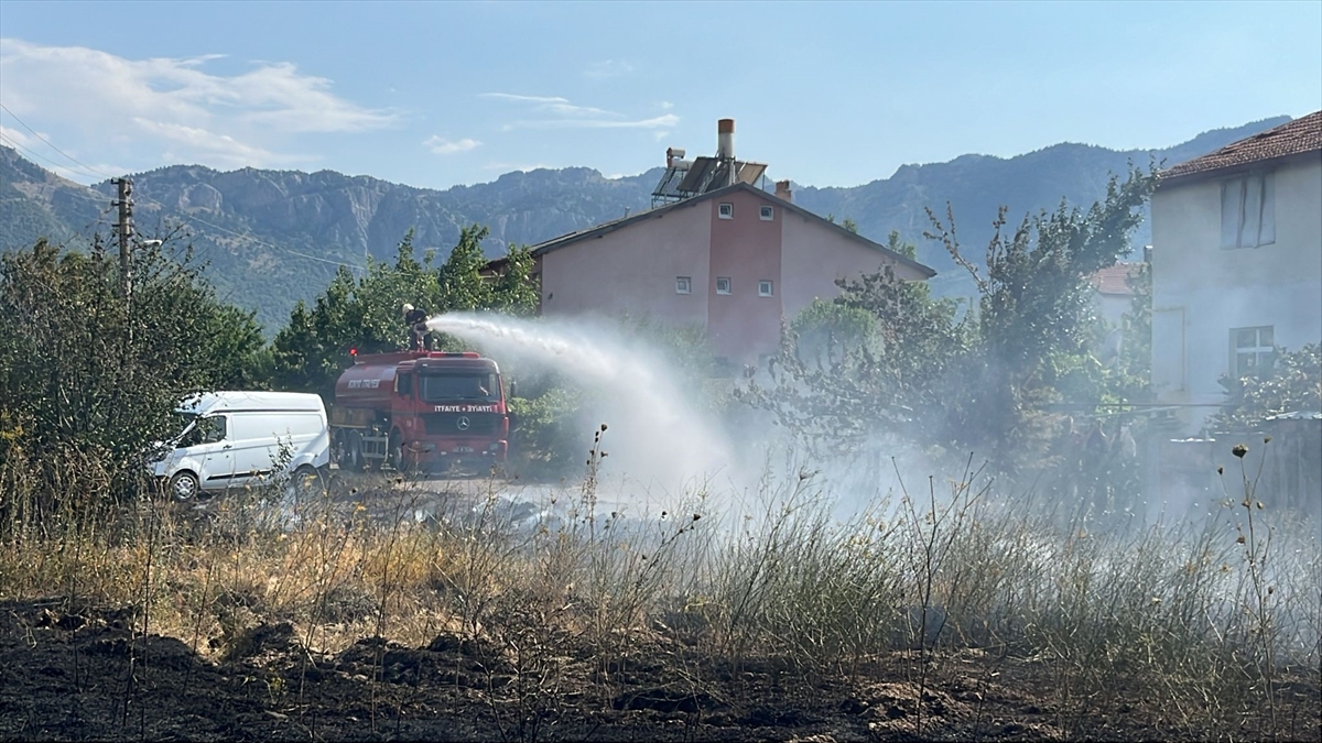 Seydişehir'de Anız Yangını Panik Yarattı: Binalara Sıçramadan Kontrol Altına Alındı - Görsel 10