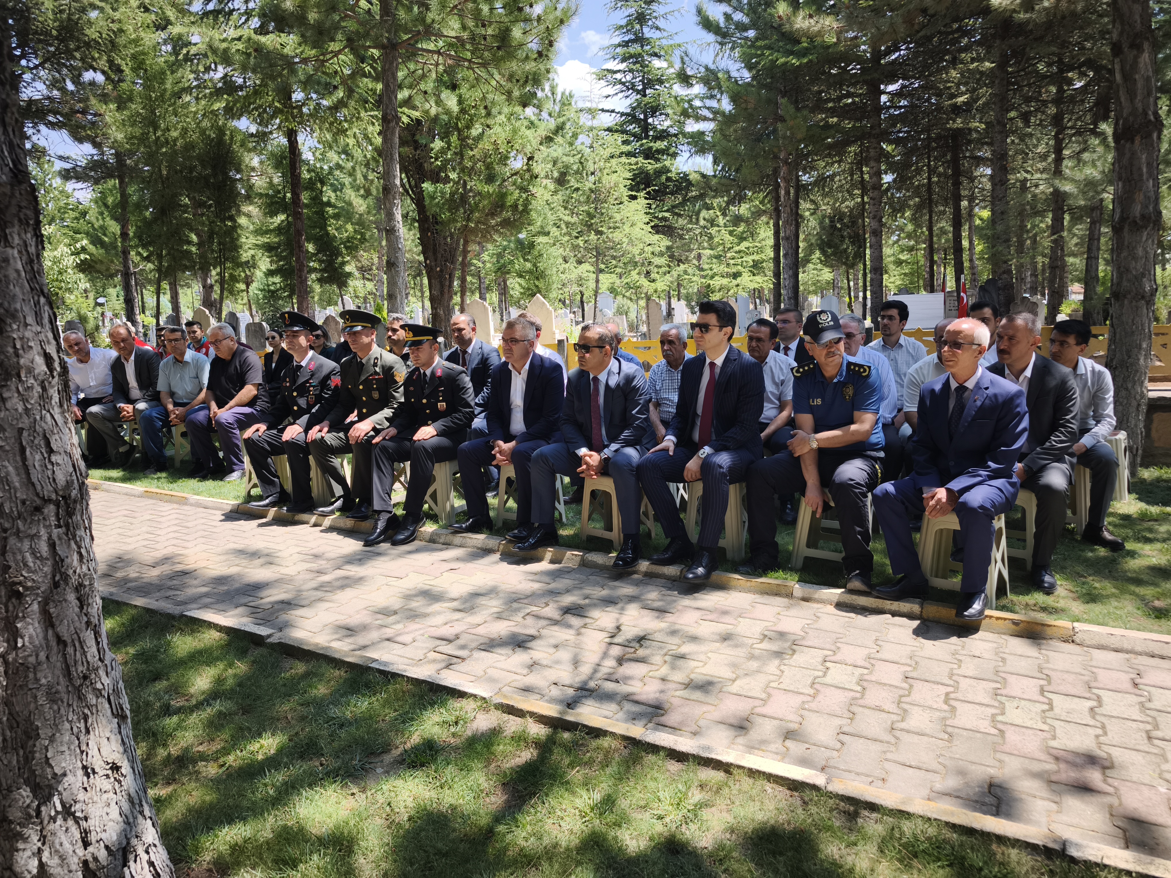 Seydişehir'de 15 Temmuz Şehitleri Anıldı: Kuran, Mevlid ve Çiçeklerle Yâd Edildi - Görsel 2