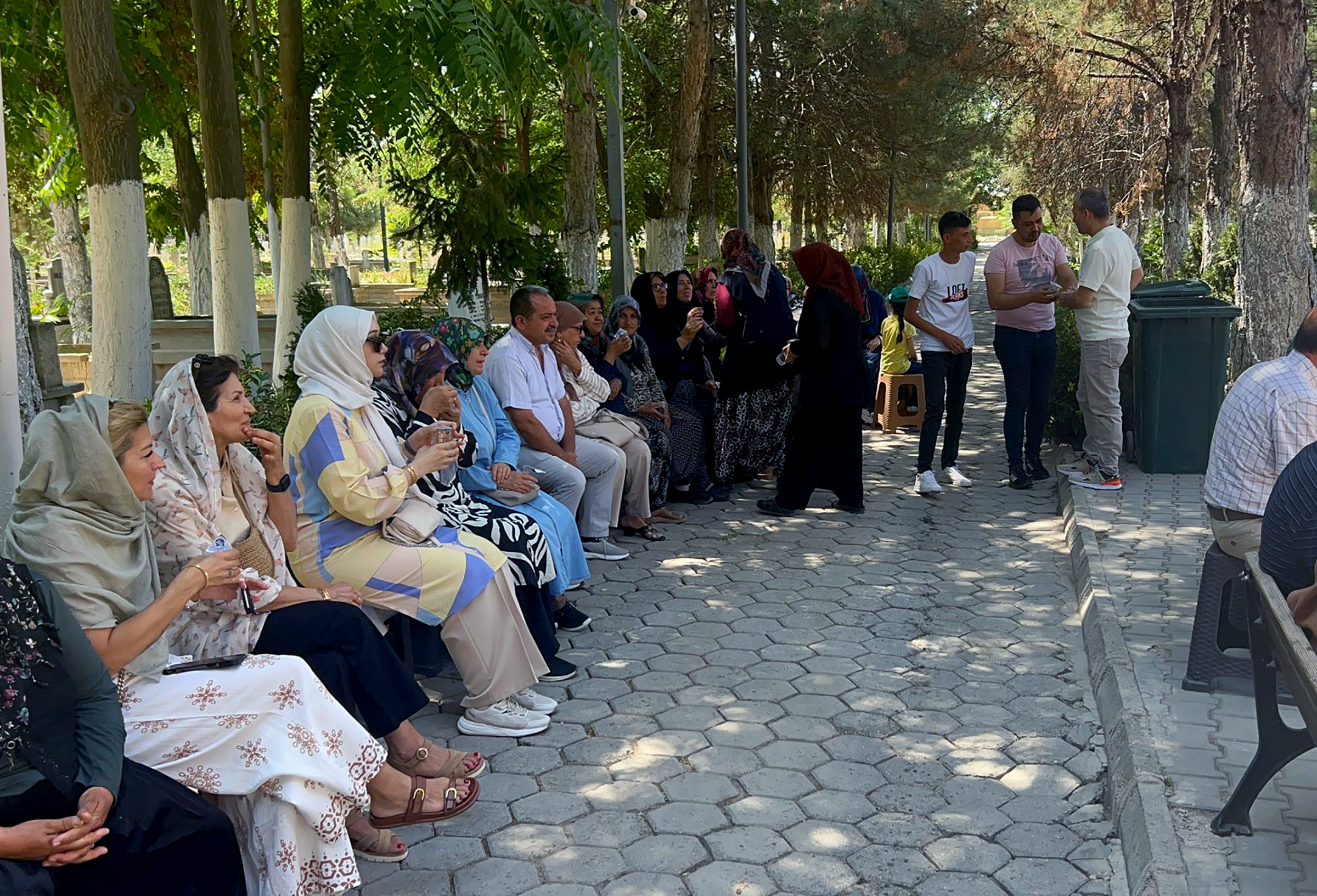 Şehadetinin 9’uncu yılında Ömer Halisdemir’in kabrine ziyaretçi akını - Görsel 6