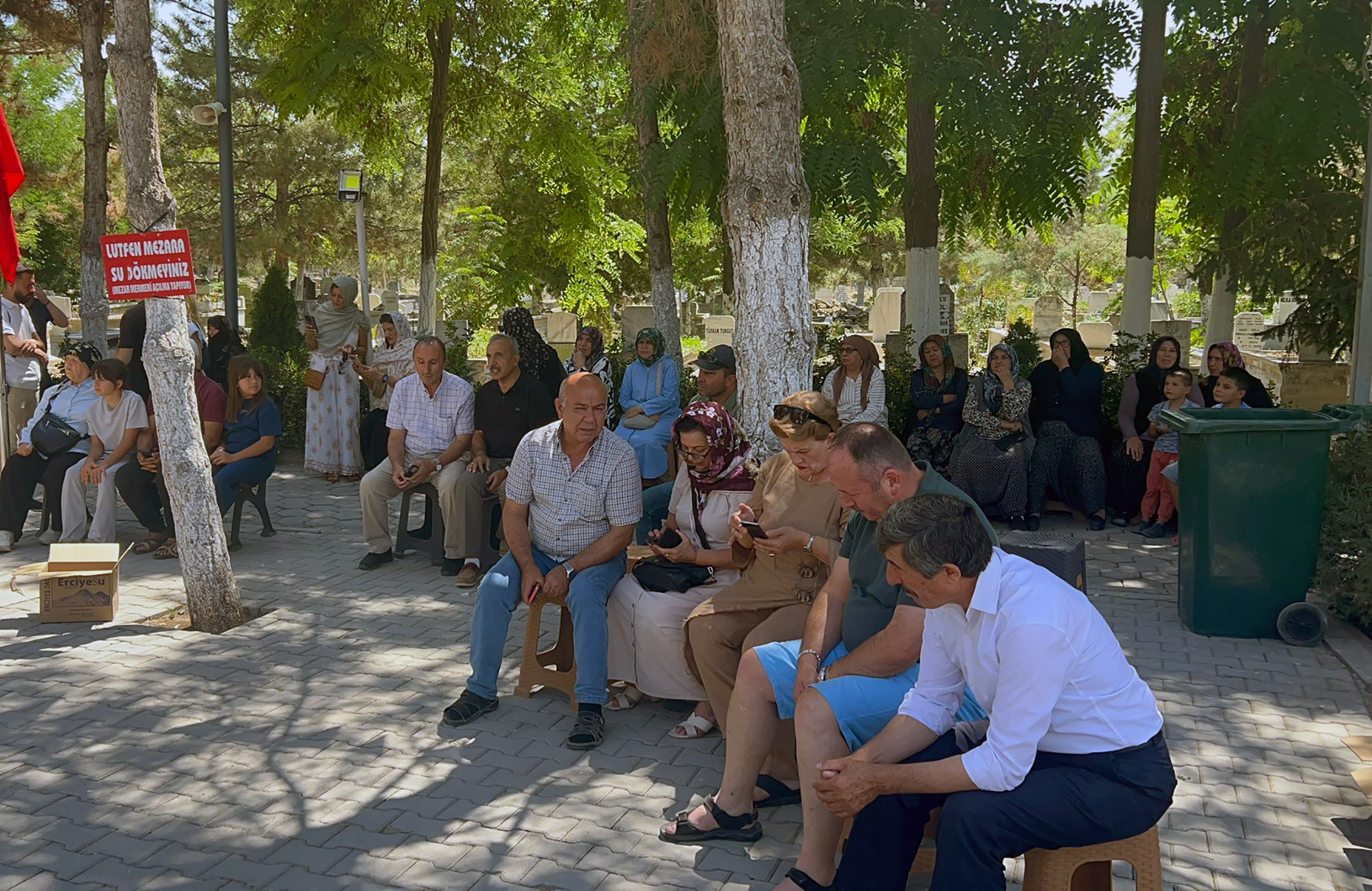 Şehadetinin 9’uncu yılında Ömer Halisdemir’in kabrine ziyaretçi akını - Görsel 7