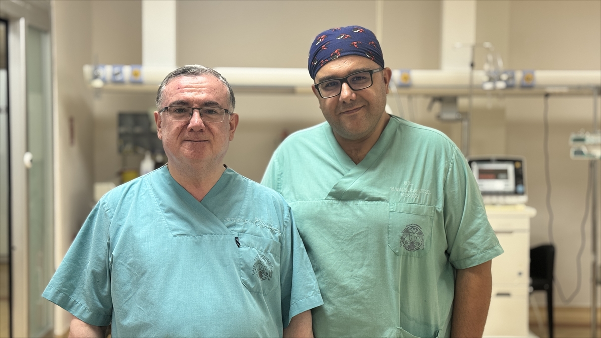 Konya'da Aynı gün kalp ameliyatı olan anne ve oğlu taburcu edildi - Görsel 1