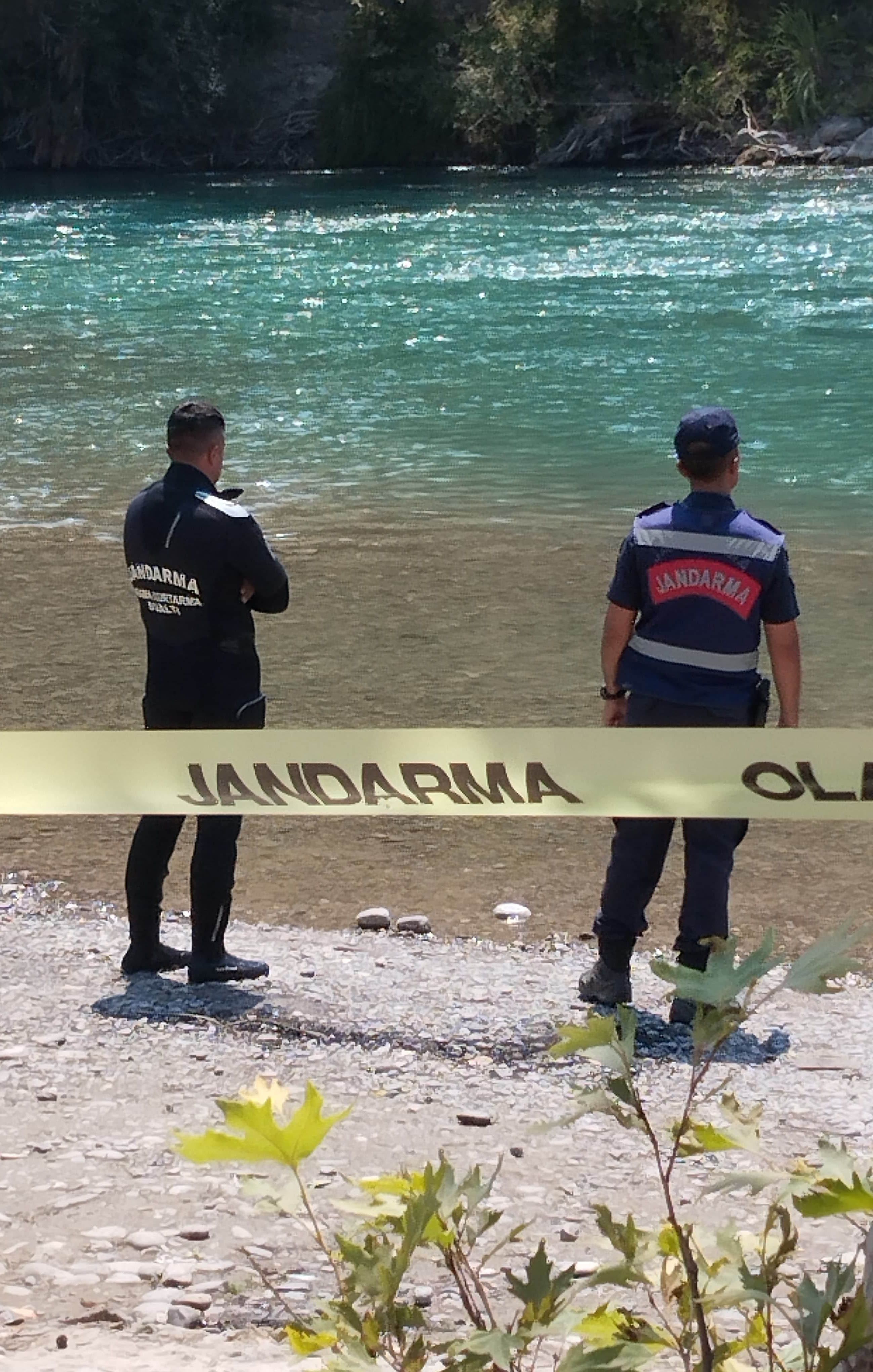 Irmağa düşen topu almak için suya atlayan Özgür kayboldu - Görsel 3