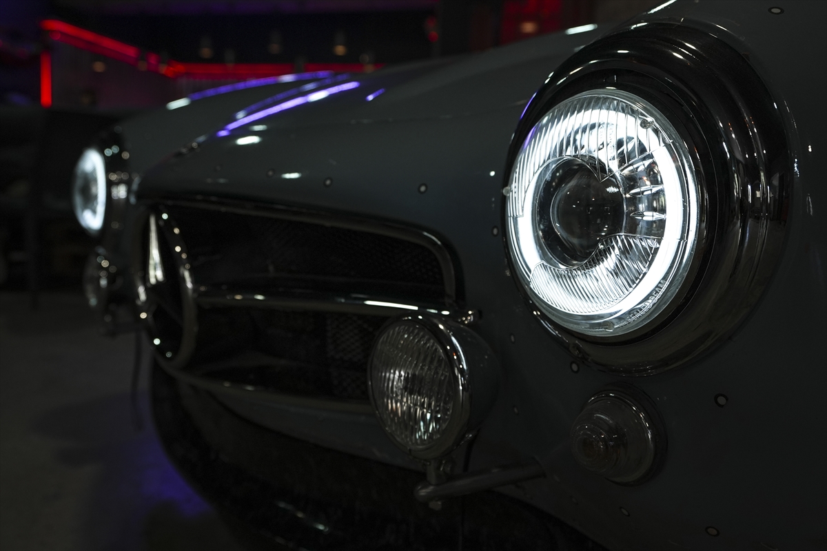 1954 model otomobil, çağın teknolojisiyle yeniden yollara çıkmaya hazırlanıyor - Görsel 14