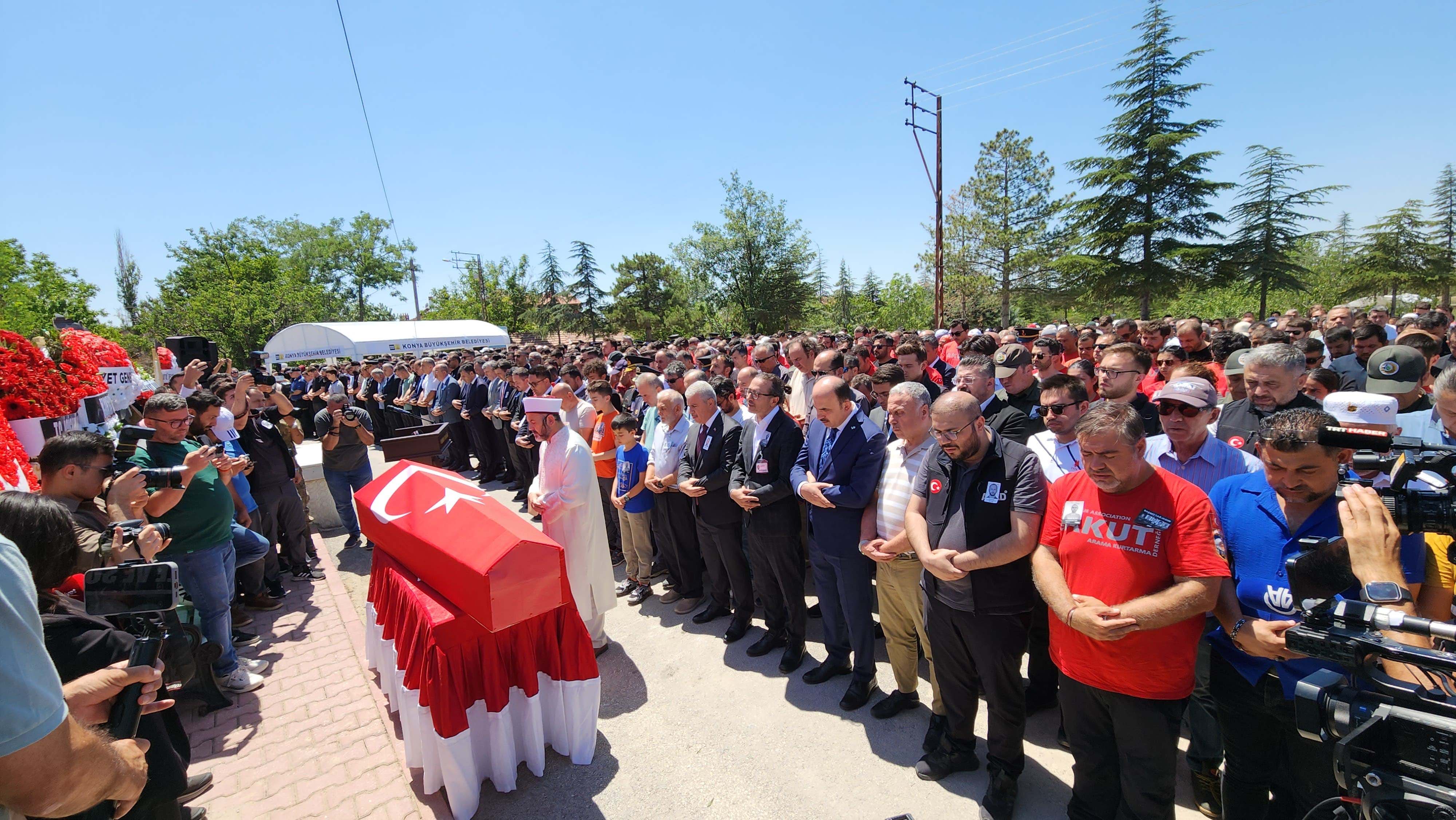 KONYA - Şehit AKUT gönüllüsü Muharrem Can için cenaze töreni düzenlendi - Görsel 4