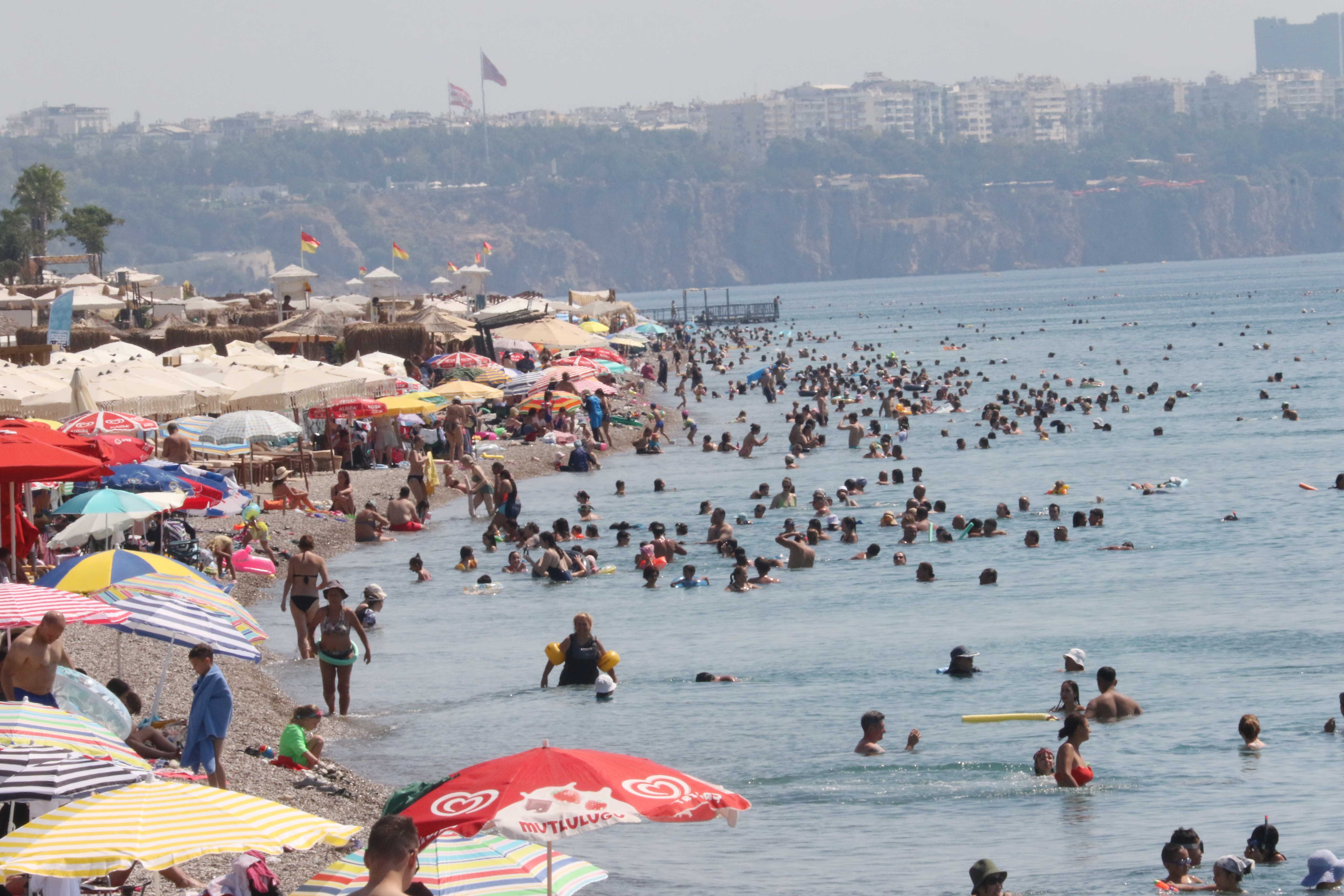 Antalya'da termometreler 48 dereceyi gördü - Görsel 3