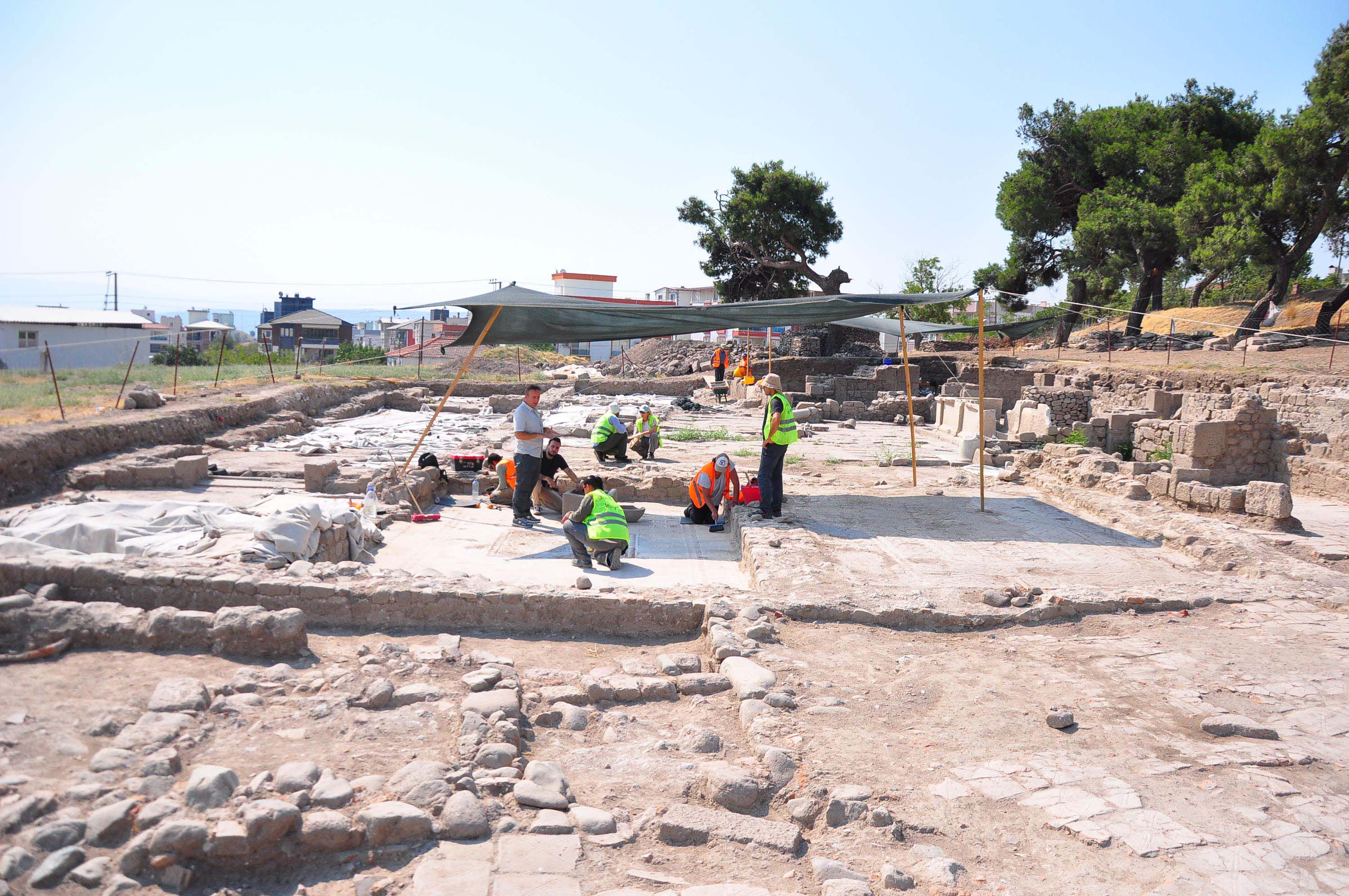 Pergamon'daki 'Mozaikli Ev'de 1400 yıllık bronz kazan bulundu - Görsel 4