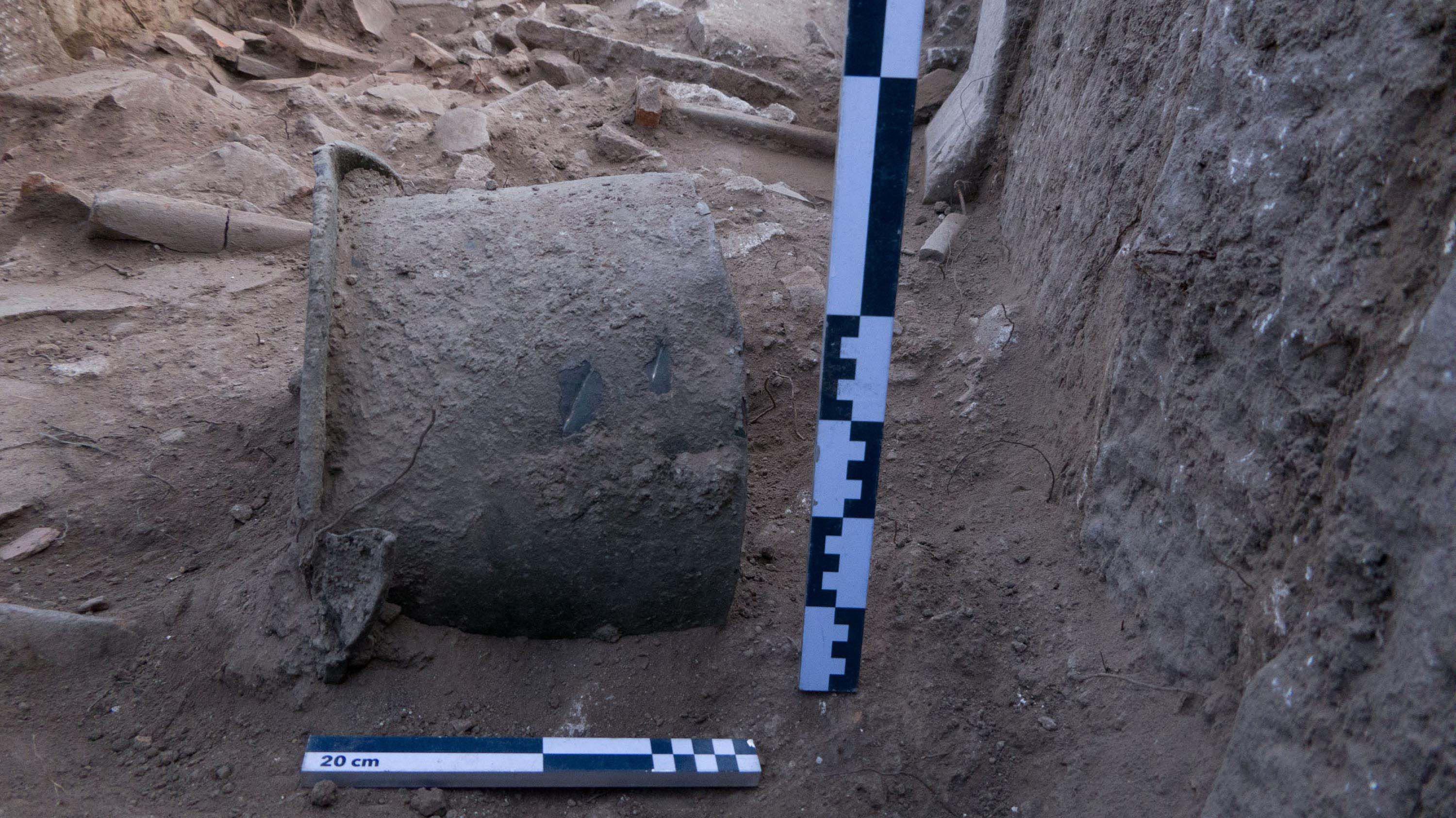 Pergamon'daki 'Mozaikli Ev'de 1400 yıllık bronz kazan bulundu - Görsel 5