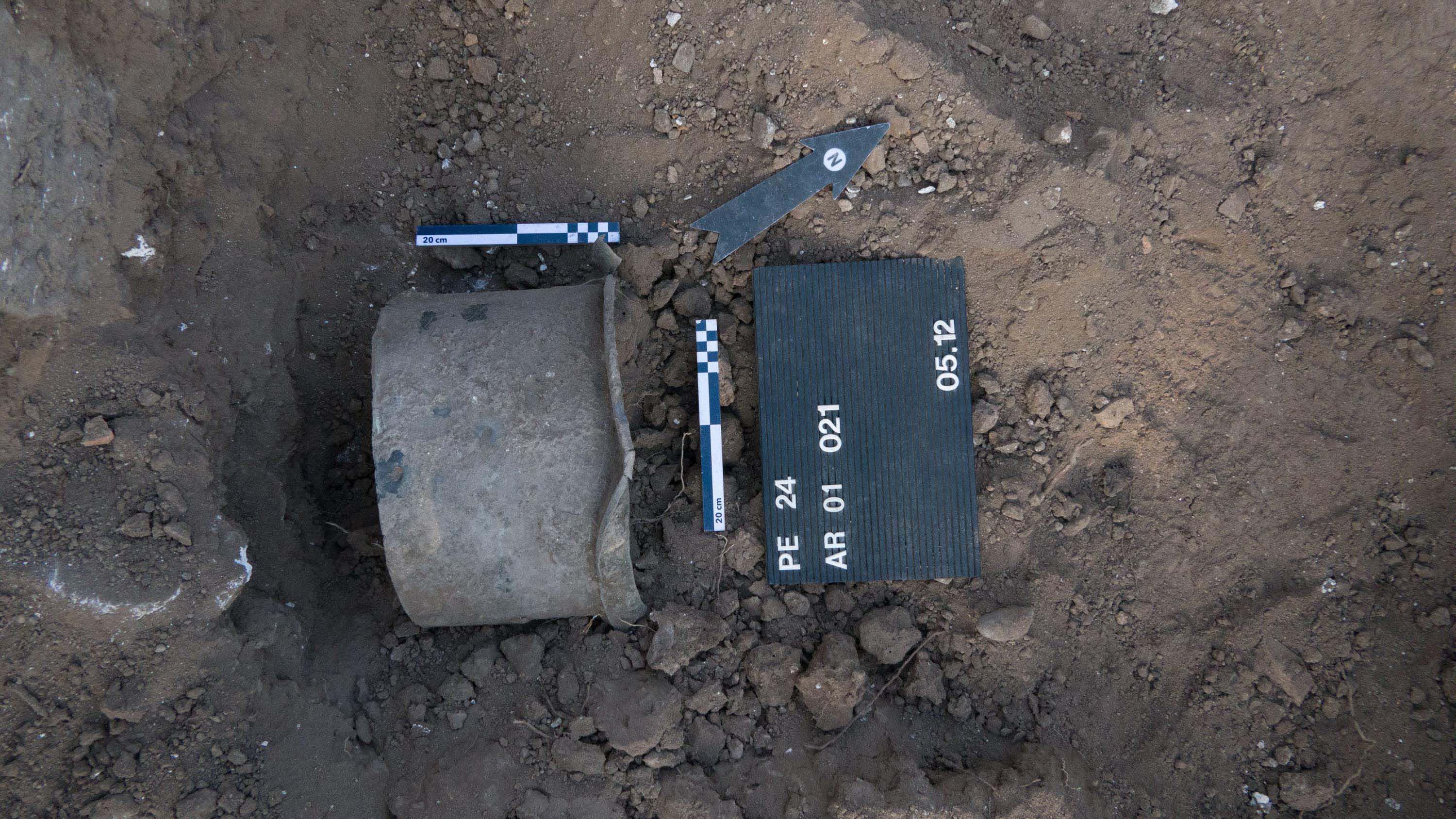 Pergamon'daki 'Mozaikli Ev'de 1400 yıllık bronz kazan bulundu - Görsel 6