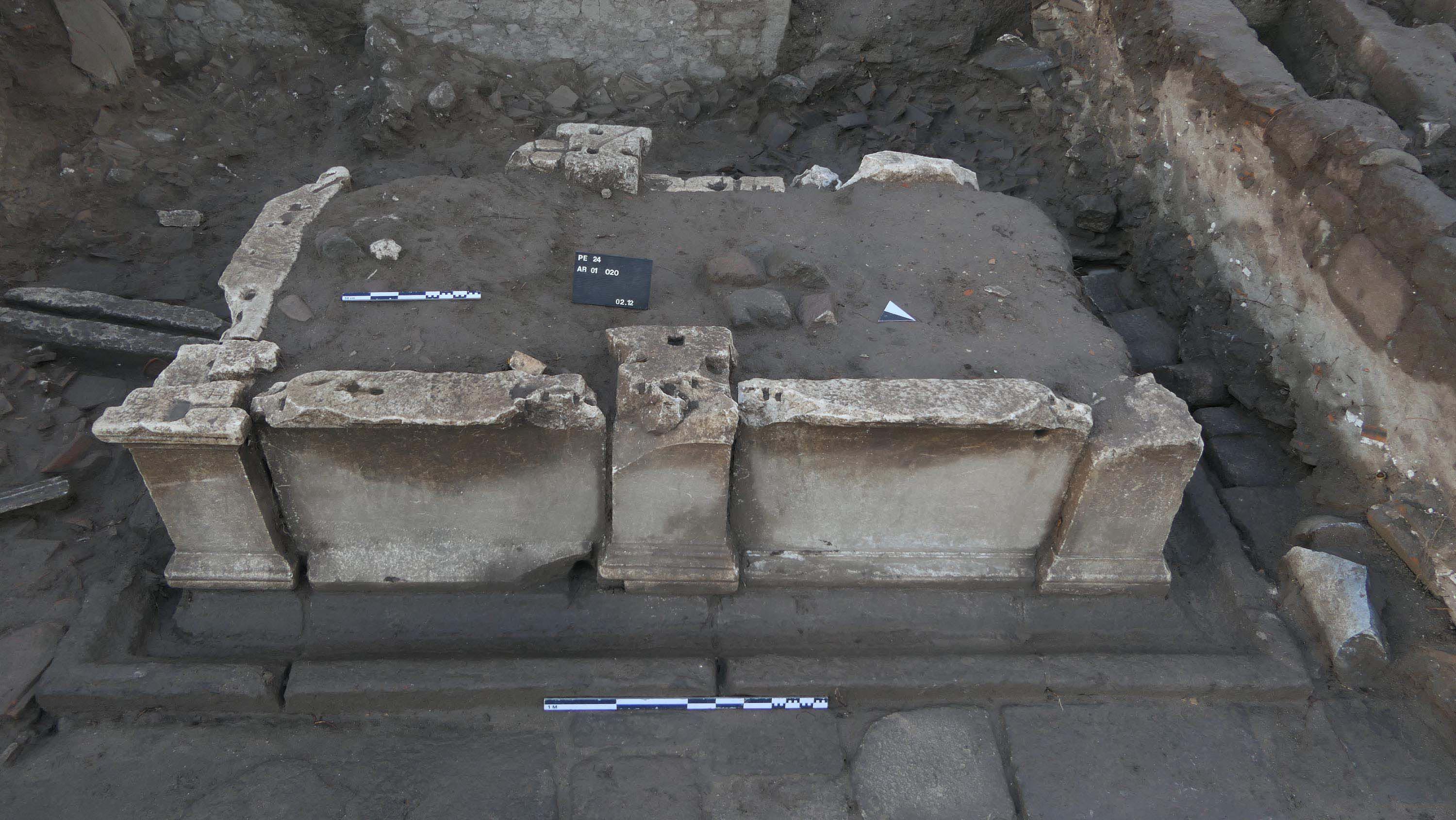 Pergamon'daki 'Mozaikli Ev'de 1400 yıllık bronz kazan bulundu - Görsel 17