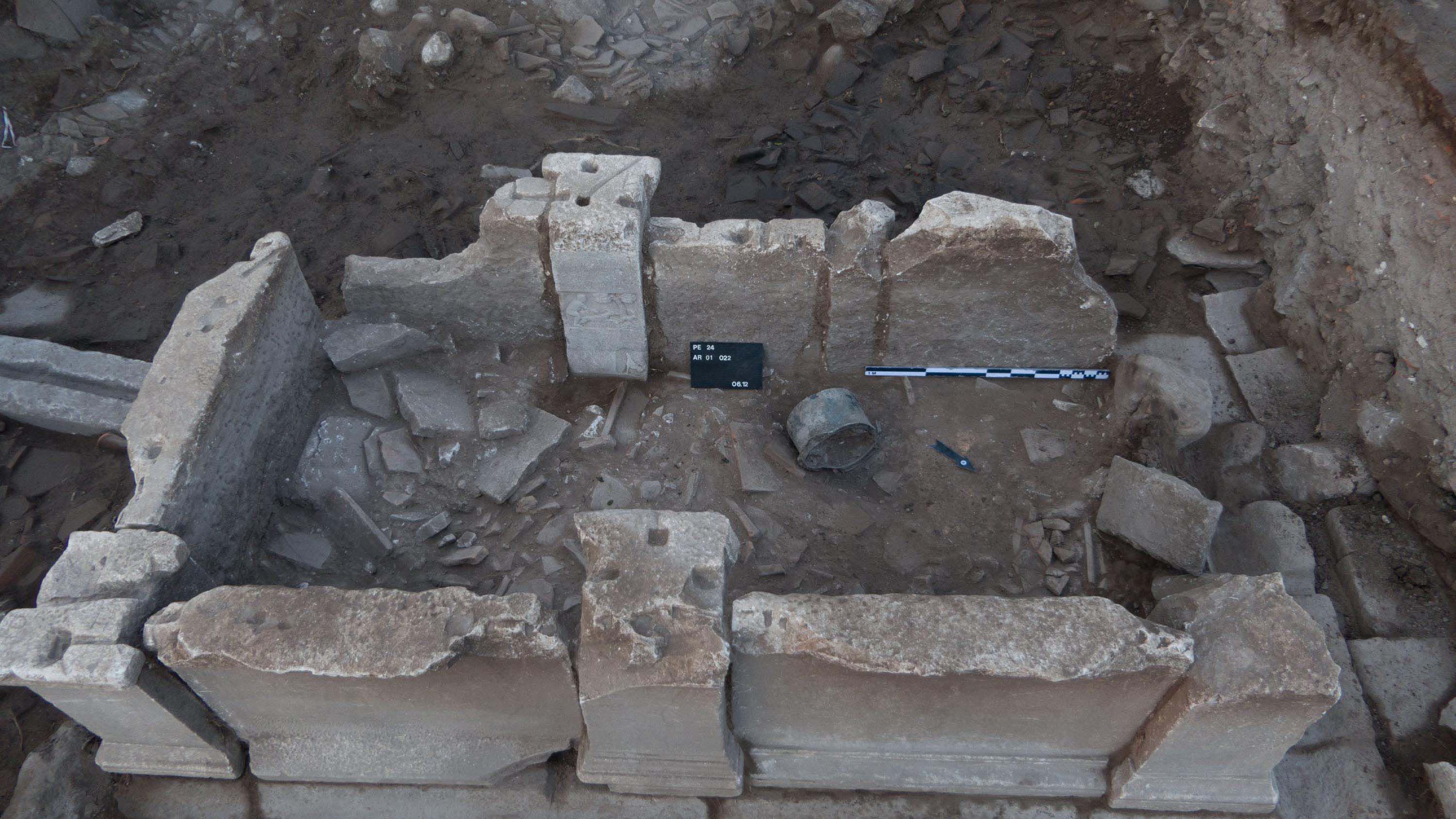 Pergamon'daki 'Mozaikli Ev'de 1400 yıllık bronz kazan bulundu - Görsel 18