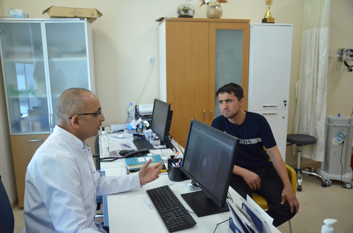 Yüzündeki 15 yıllık tükürük bezi tümöründen 5 saatte kurtuldu - Görsel 1