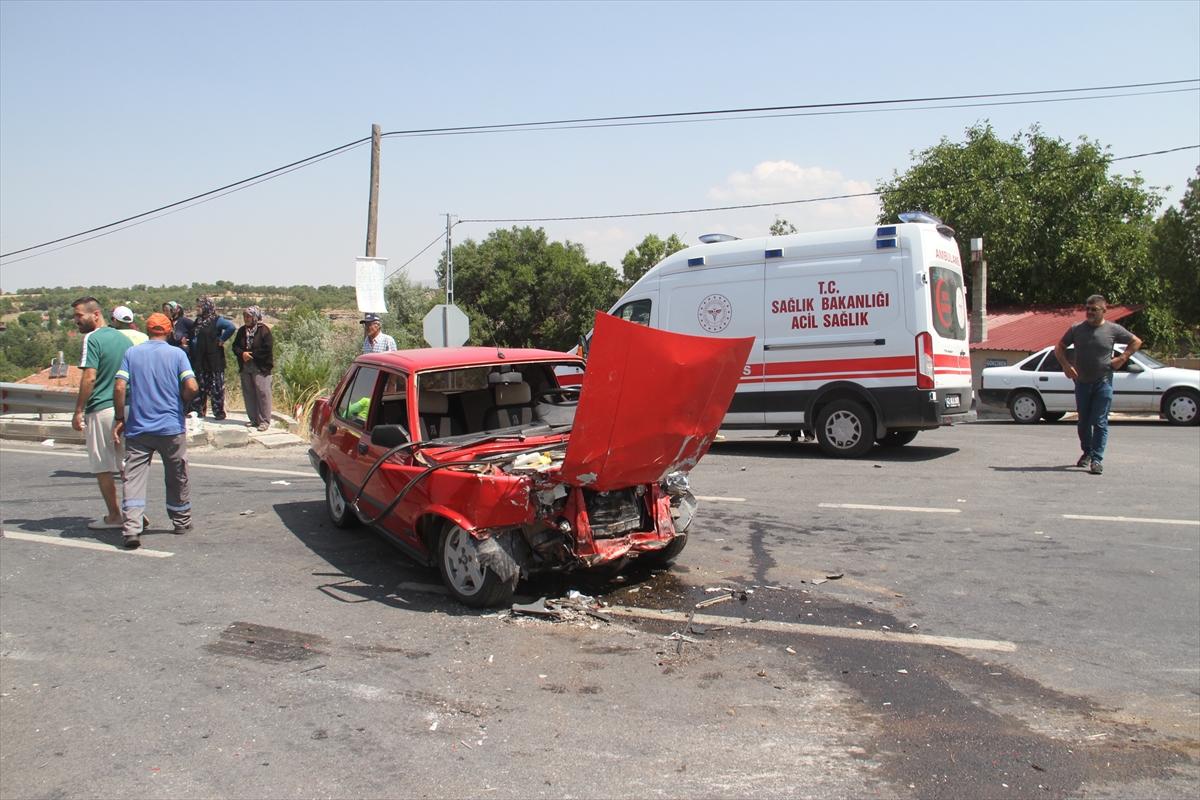 Beyşehir -Seydişehir Karayolunda iki otomobilin çarpışması sonucu 4 kişi yaralandı - Görsel 4