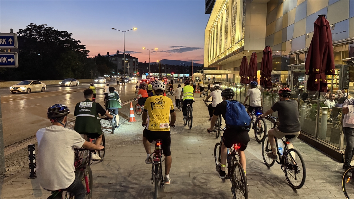 Konyada Kadınlar orman yangınlarına dikkati çekmek için pedal çevirdi - Görsel 2