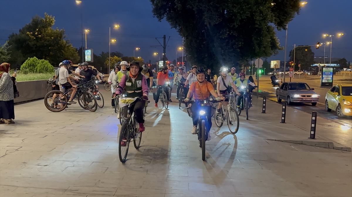 Konyada Kadınlar orman yangınlarına dikkati çekmek için pedal çevirdi - Görsel 4