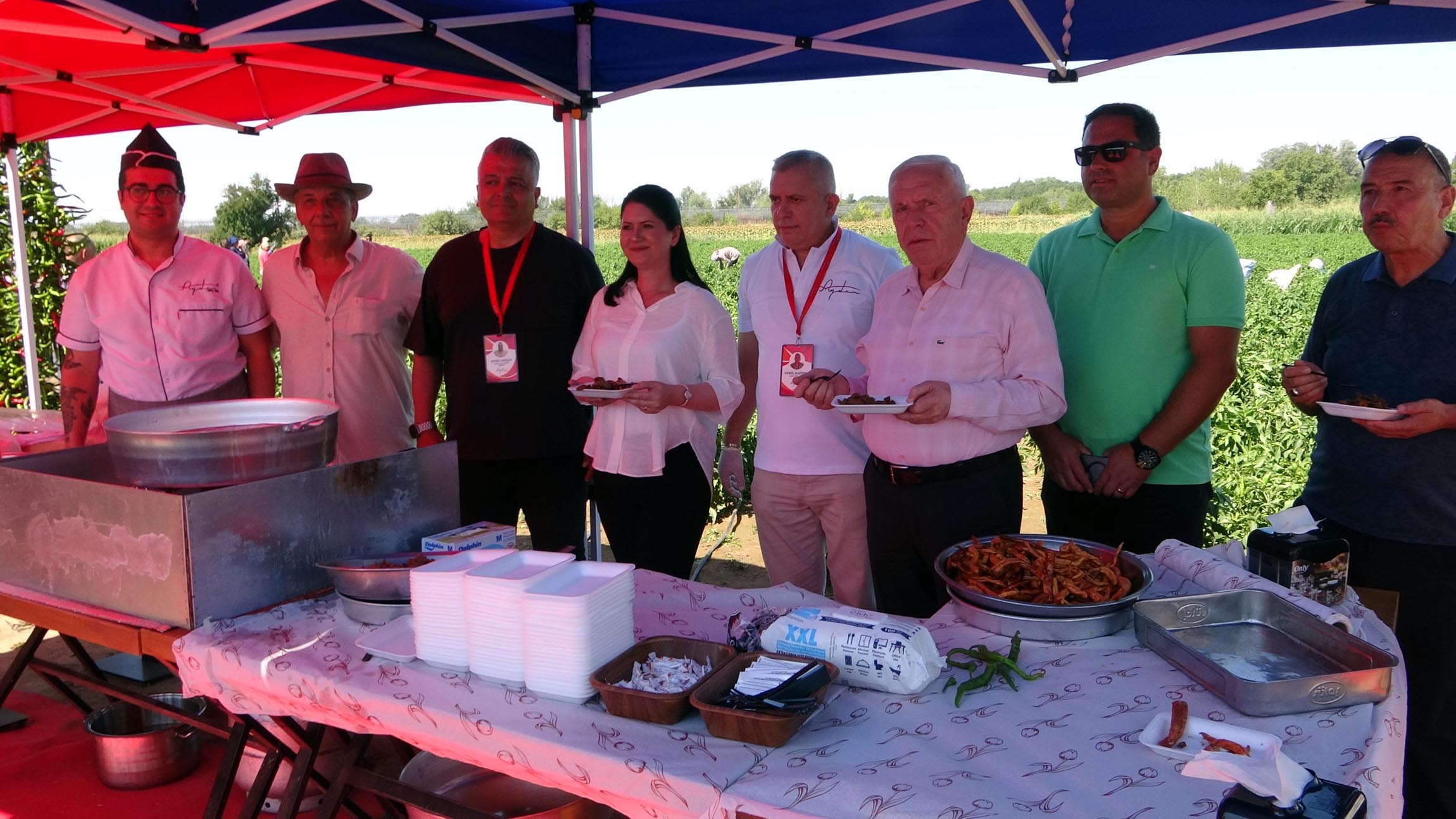 Edirne'de oyun havaları eşliğinde 'acı biber' hasadı - Görsel 8