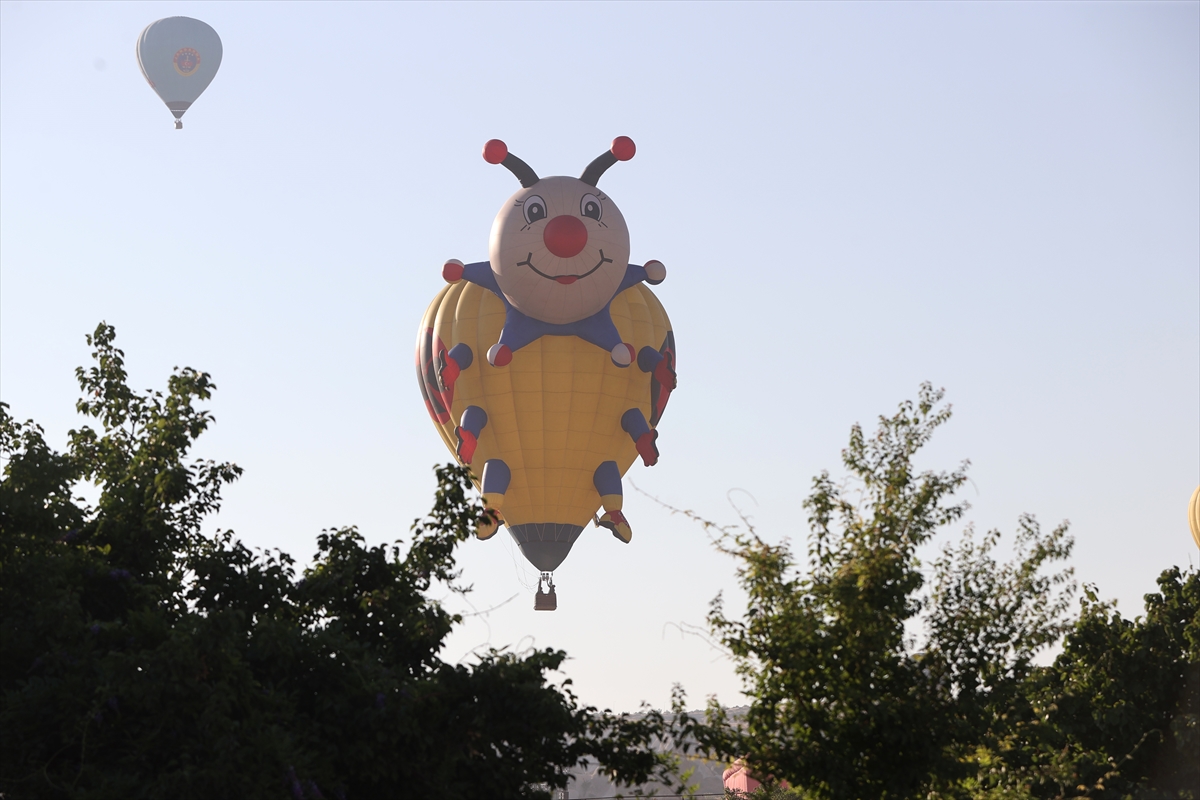 Kapadokya'da figürlü sıcak hava balonları gösteri uçuşu yaptı - Görsel 9