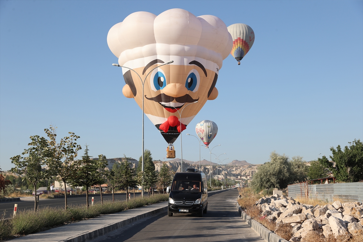 Kapadokya'da figürlü sıcak hava balonları gösteri uçuşu yaptı - Görsel 12