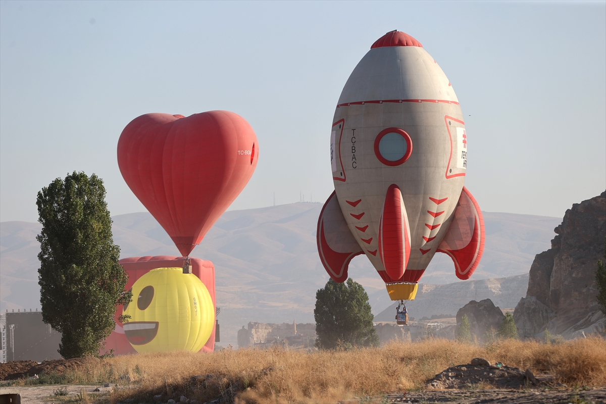 Kapadokya'da figürlü sıcak hava balonları gösteri uçuşu yaptı - Görsel 15