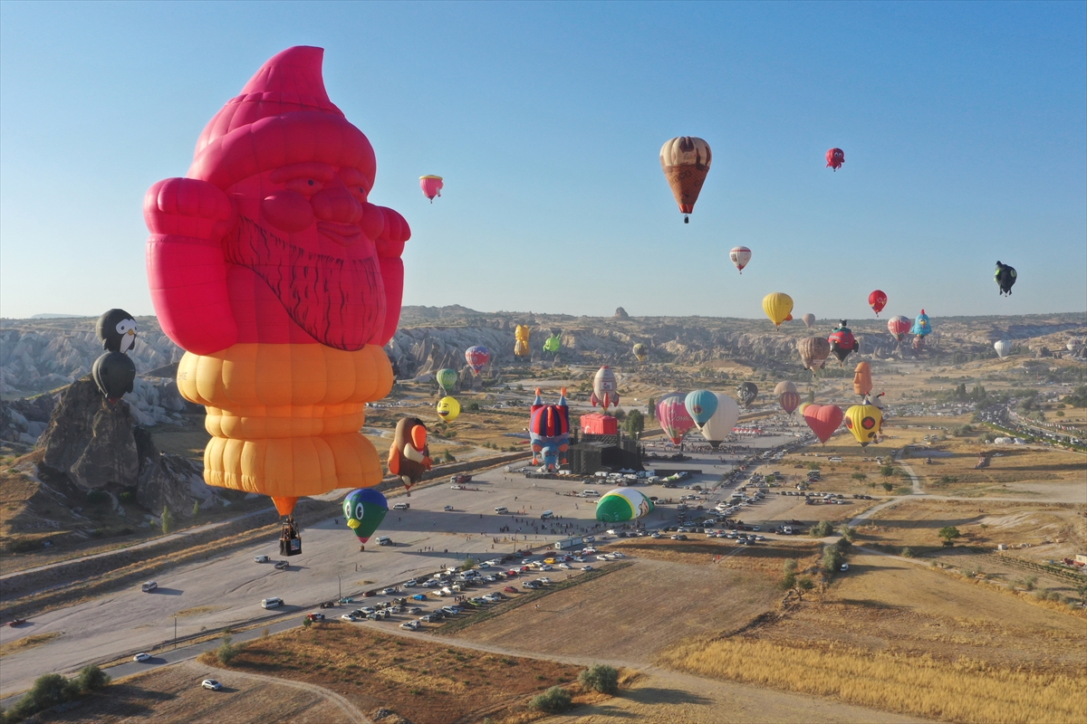 Kapadokya'da figürlü sıcak hava balonları gösteri uçuşu yaptı - Görsel 16