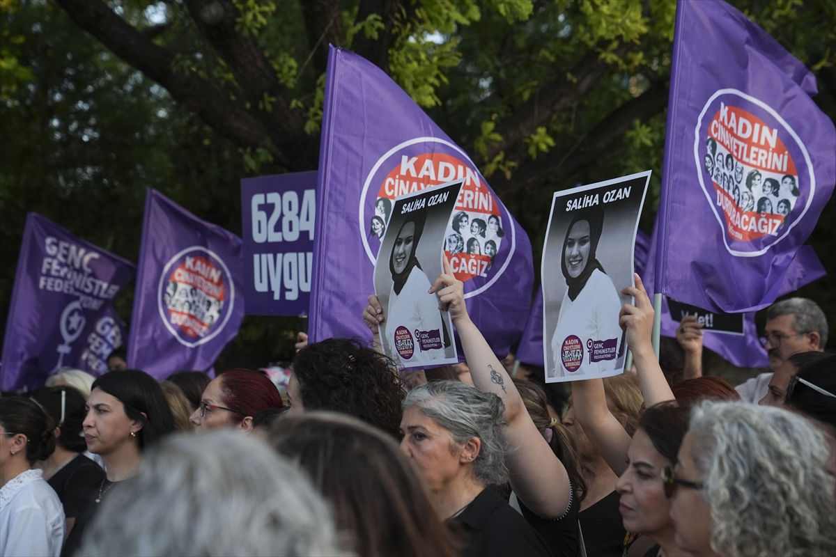 CHP Kadın Kolları, kadın cinayetlerini protesto etti - Görsel 1