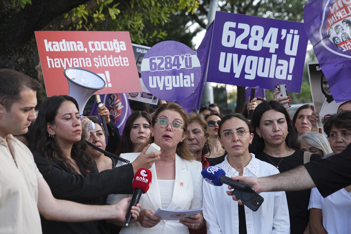 CHP Kadın Kolları, kadın cinayetlerini protesto etti - Görsel 2