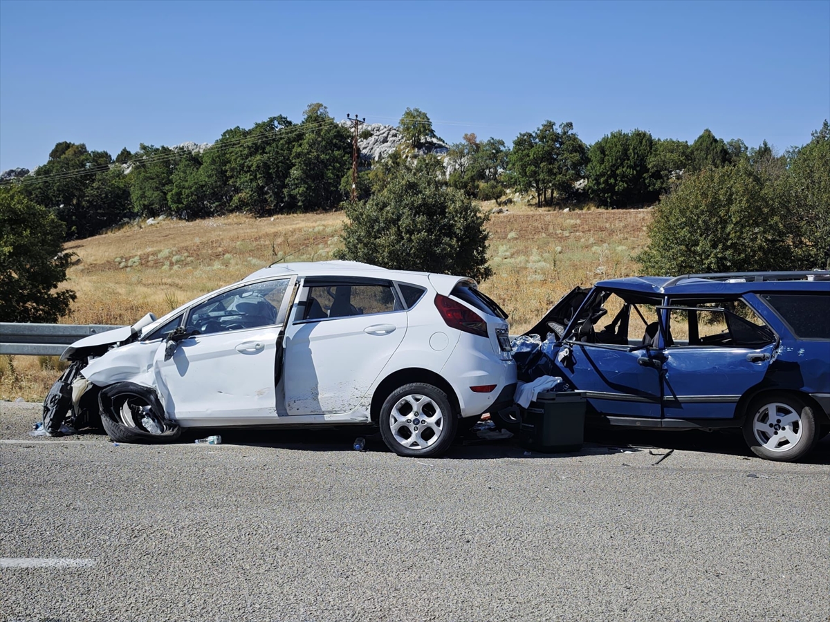 Konya Demirkapı Tüneli Yolunda Zincirleme Kaza: 7 Yaralı, Trafik Felç Oldu - Görsel 1