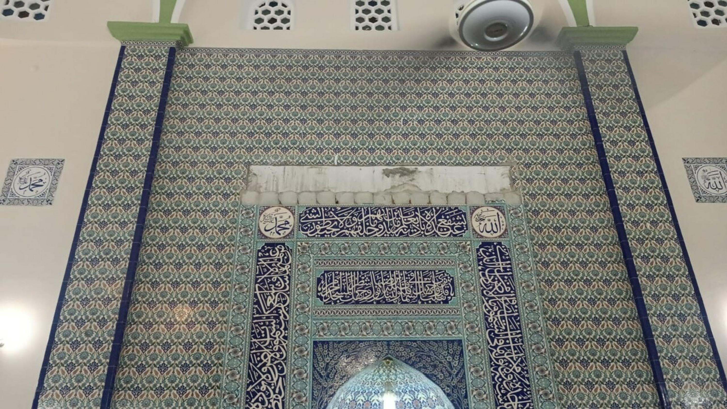 Camide duvardan kopan sıva ve tuğla parçaları üzerlerine düştü: 1 ölü, 1 yaralı - Görsel 3