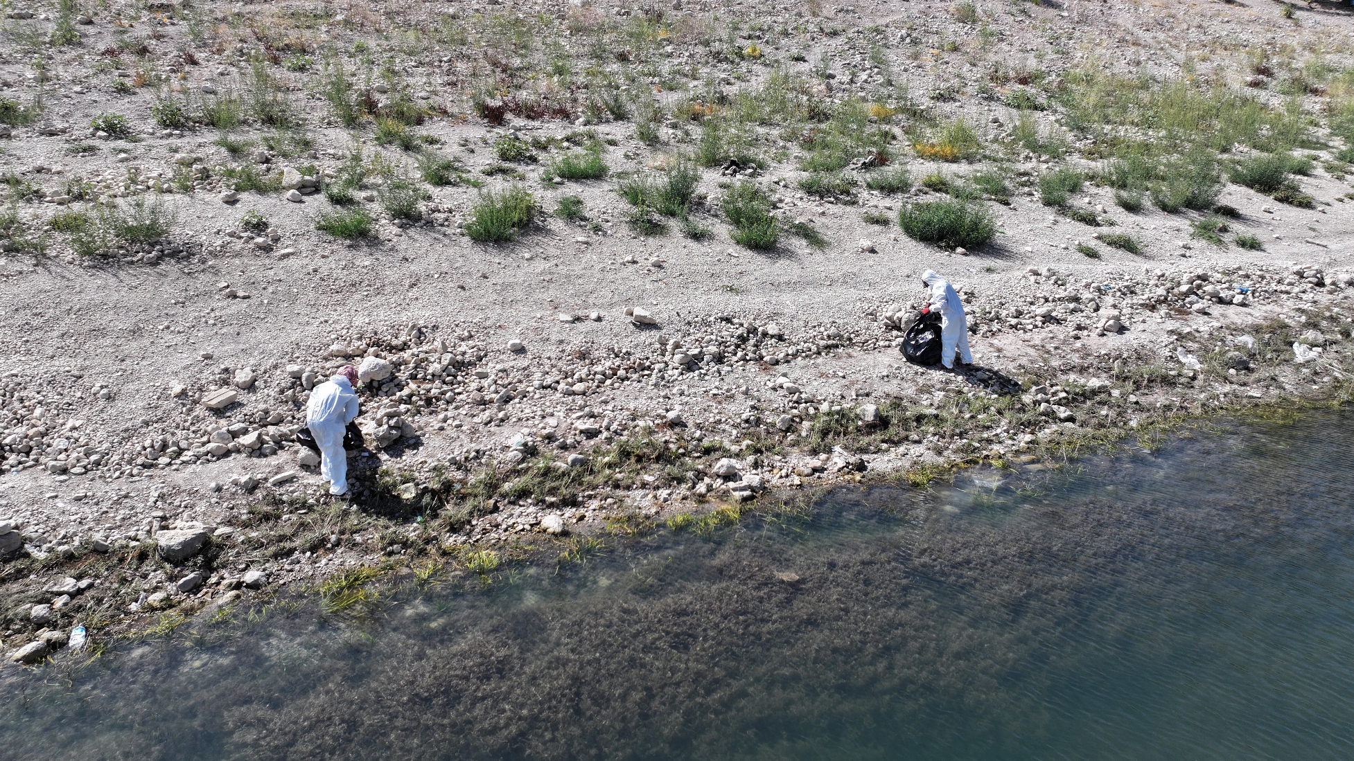 ALTINAPA BARAJ GÖLÜ ÇEVRESİNDE TEMİZLİK ÇALIŞMASI YAPTI - Görsel 2