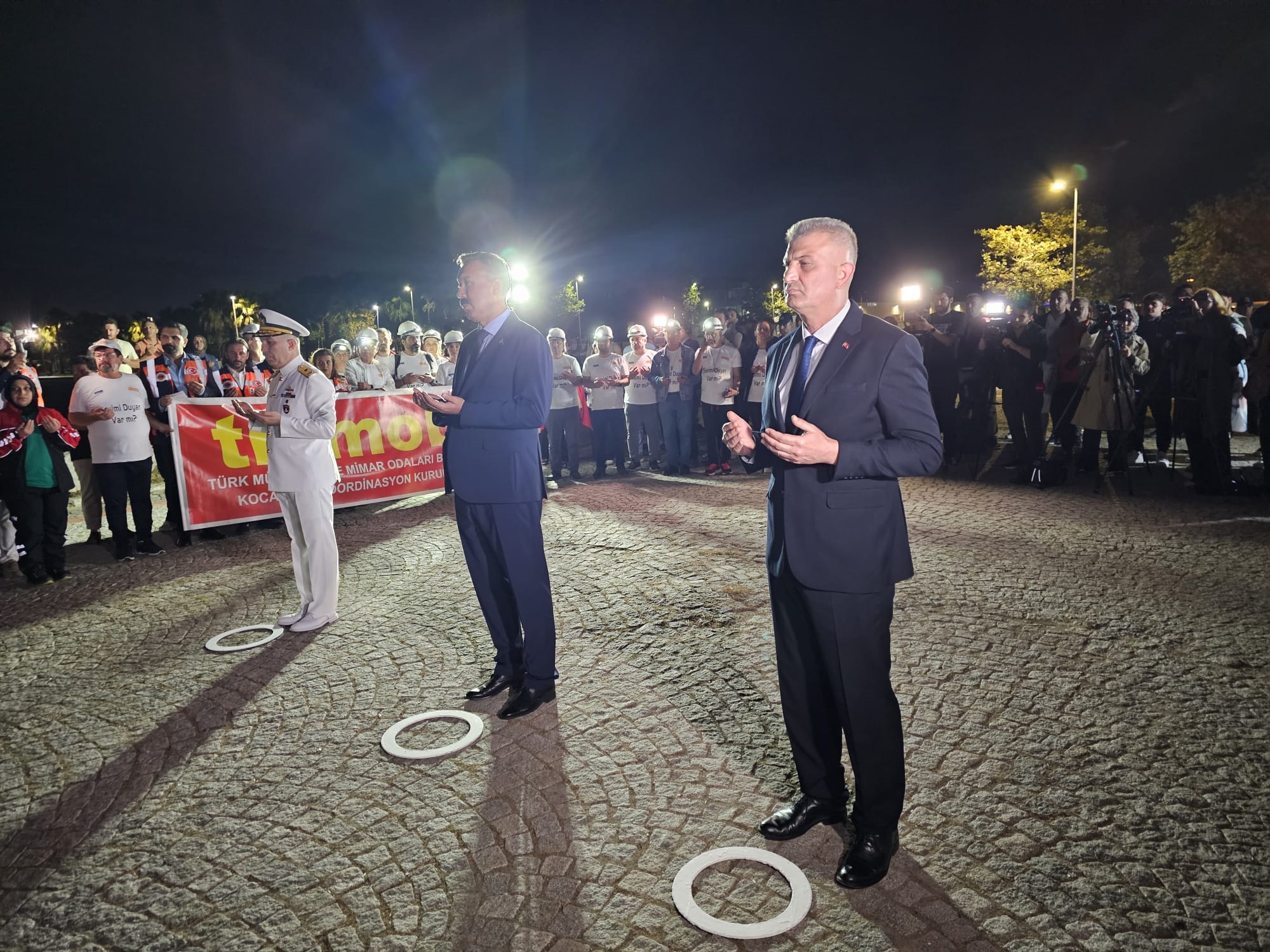 17 Ağustos Depreminde hayatını kaybedenler, depremin merkez üssü Gölcük’te anıldı - Görsel 5