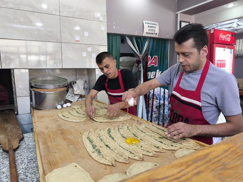 Seydişehir’de Pazar Geleneği: Etliekmek Fırınlarında Yoğun Mesai - Görsel 1