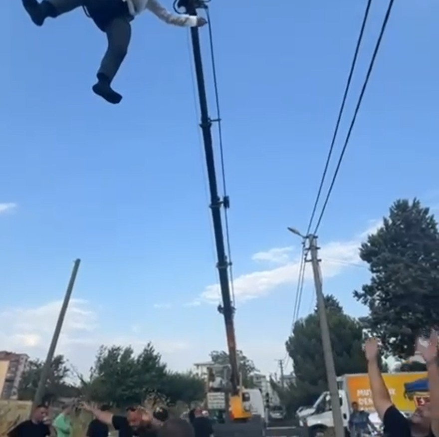 Damadı vinçle havaya kaldırıp, çiftetelli oynattılar - Görsel 2