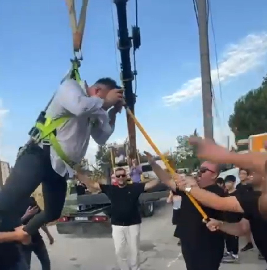 Damadı vinçle havaya kaldırıp, çiftetelli oynattılar - Görsel 4