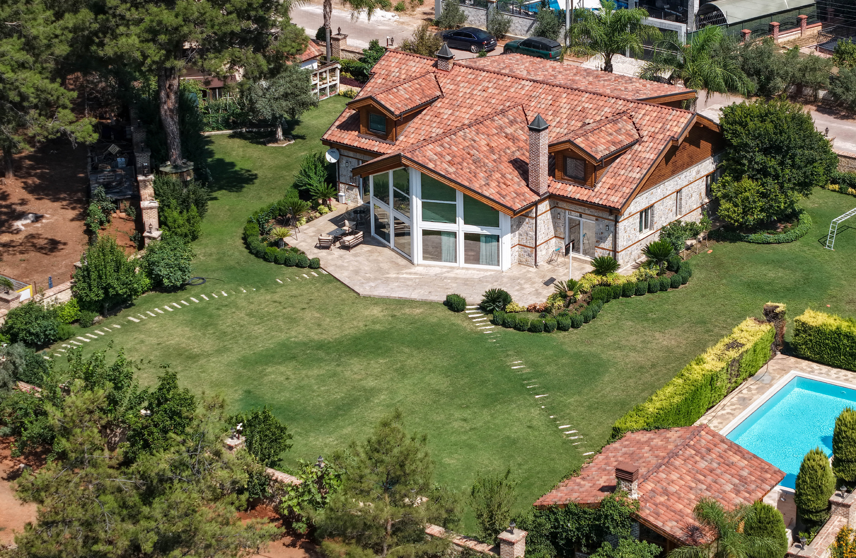 Antalya'da İş insanının, villasının bahçesinde beslediği yavru ceylan kaçtı - Görsel 2