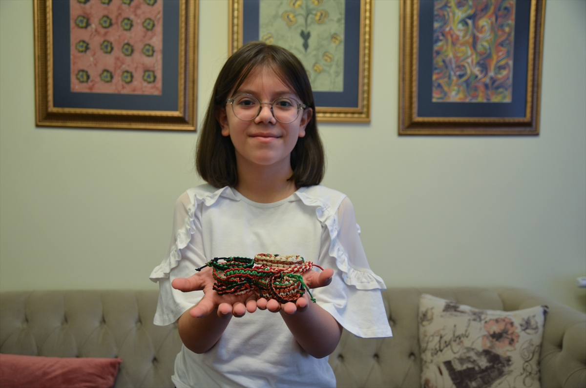 Konyalı 9 yaşındaki Zeynep, ördüğü bilekliklerle Gazze'ye destek olmaya çalışıyor - Görsel 3